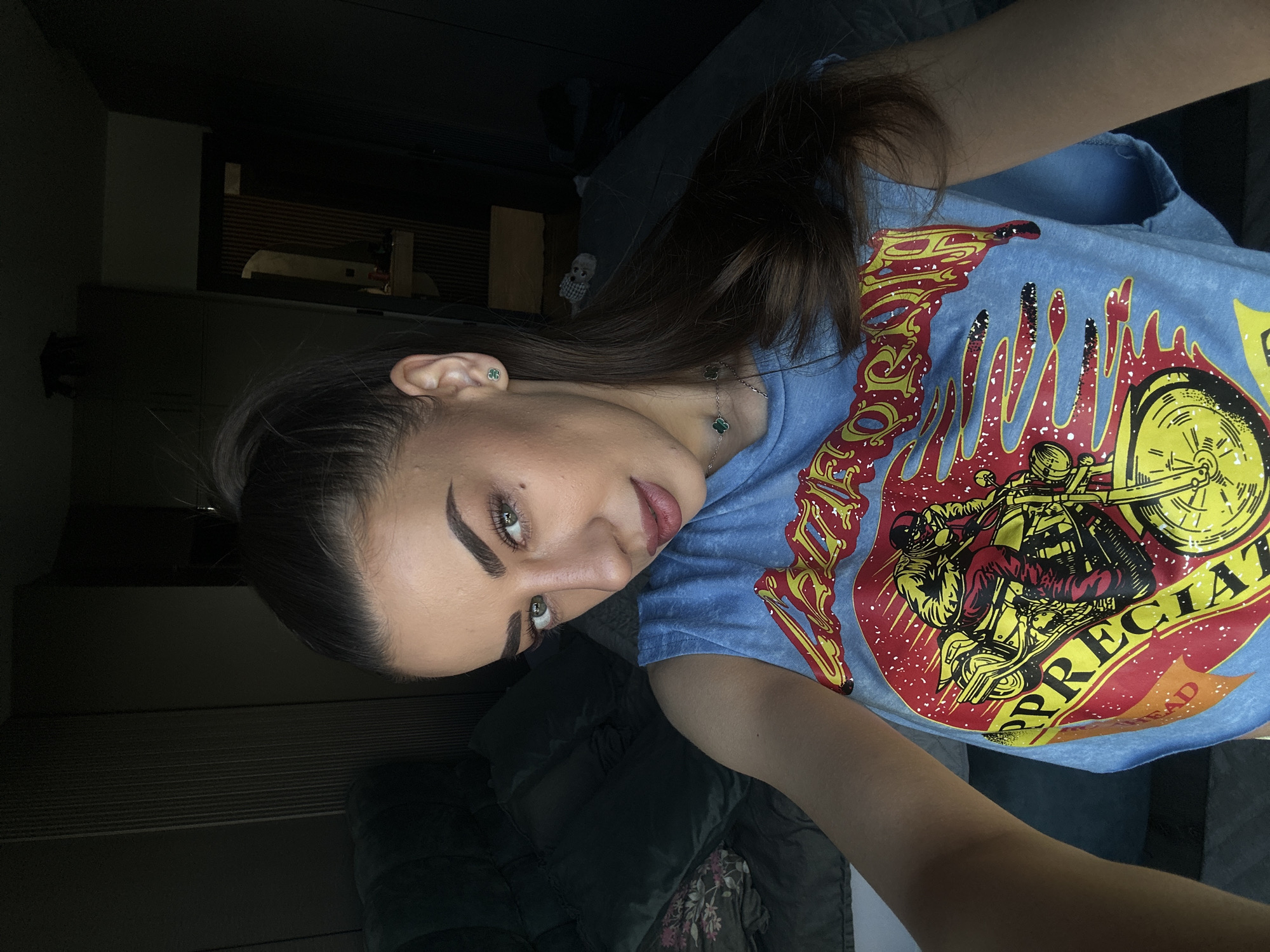 Bedroom selfie session in Sofia, blue graphic tee and accessories
