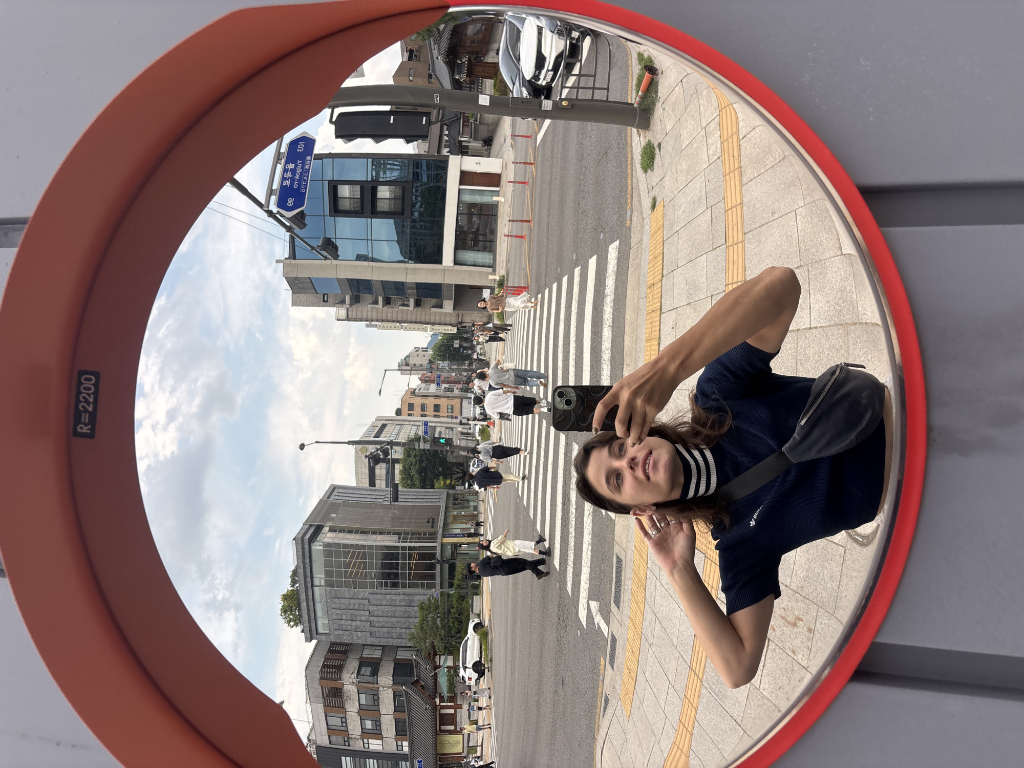 Quick photo session on a Seoul street, navy outfit and mirror reflection
