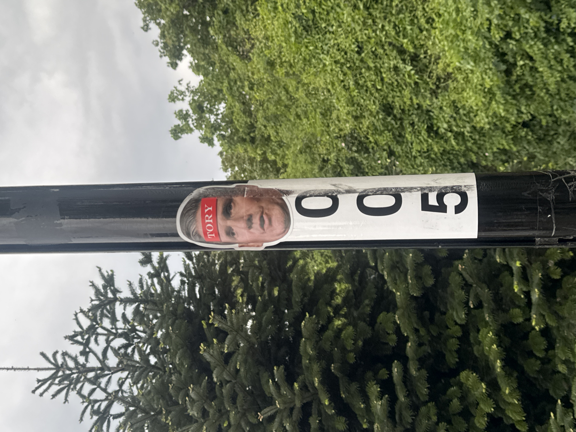 Number sticker "500" spotted on London pole