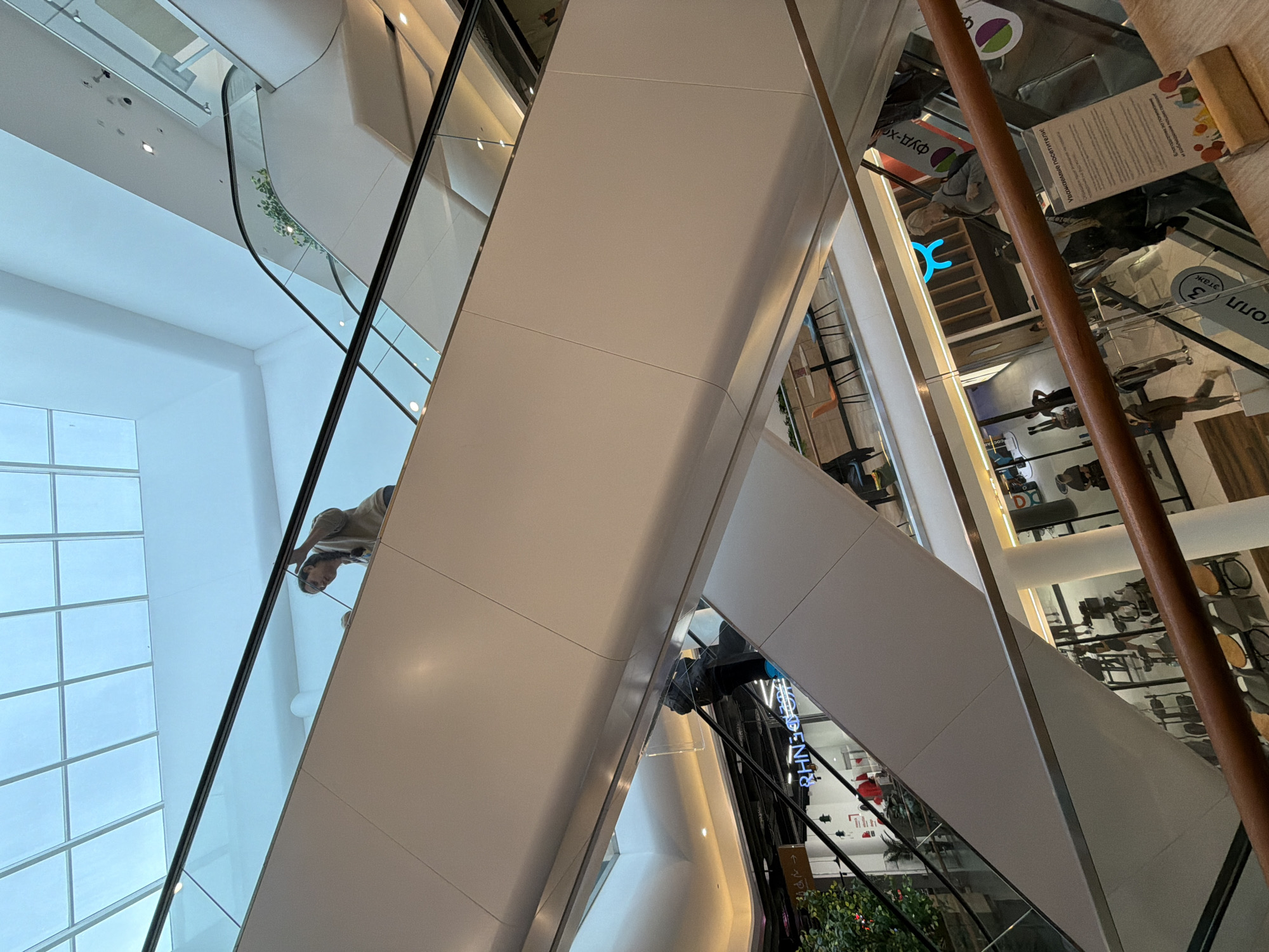 Witness documents Moscow shopping center interiors, skylights