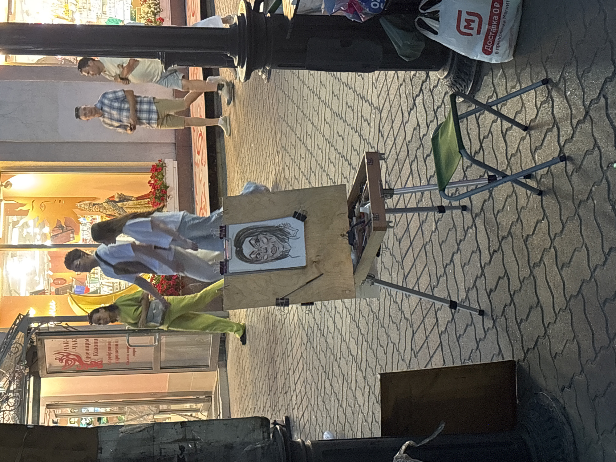 Street performers and vendors fill a Kazan pedestrian zone