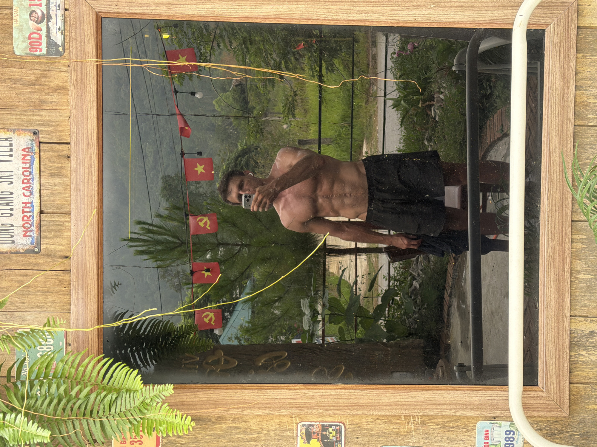 Man takes mirror selfie with Vietnamese flags in Đà Nẵng