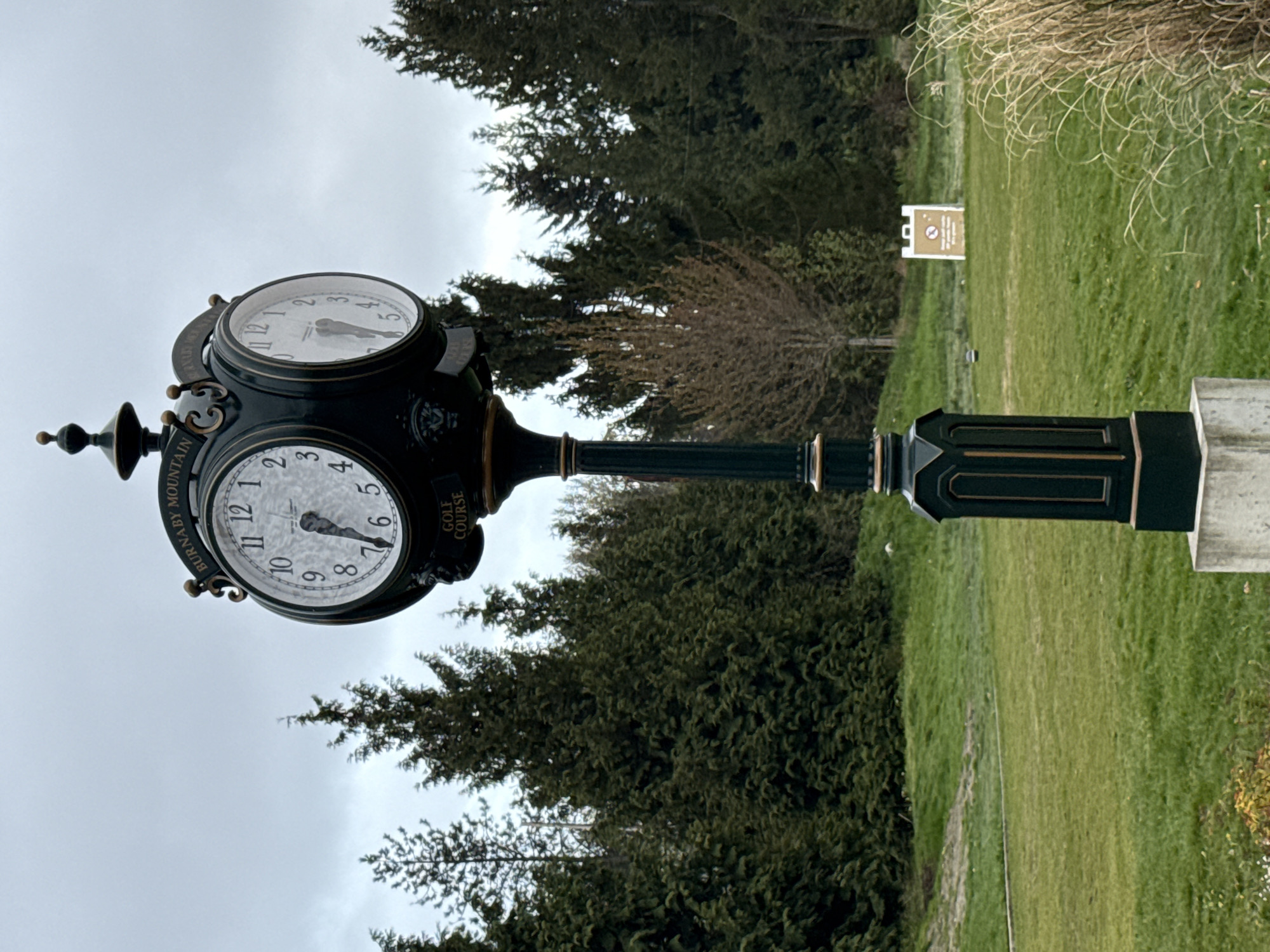 Spring afternoon scenes documented across Burnaby golf course and parks