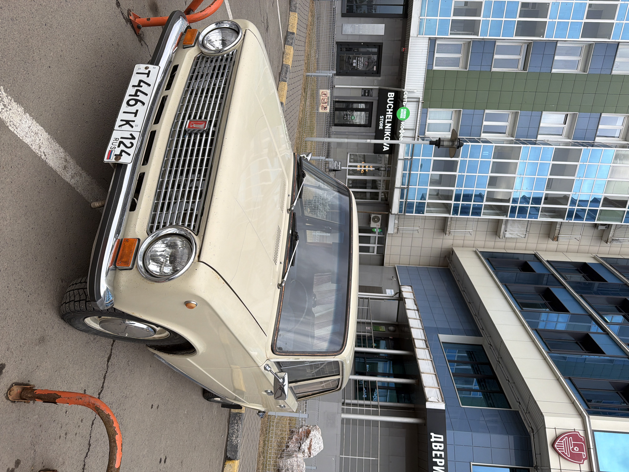 Routine street scenes documented in Krasnoyarsk, Russia