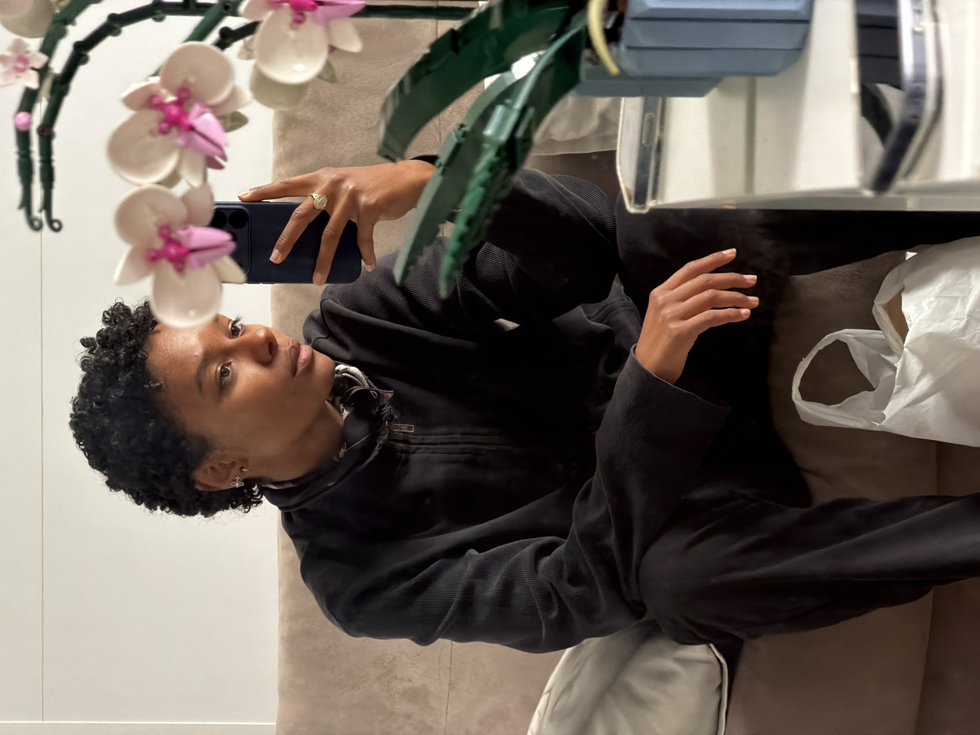 Everyday Paris moments: selfies, tea packages, nightclub dancing