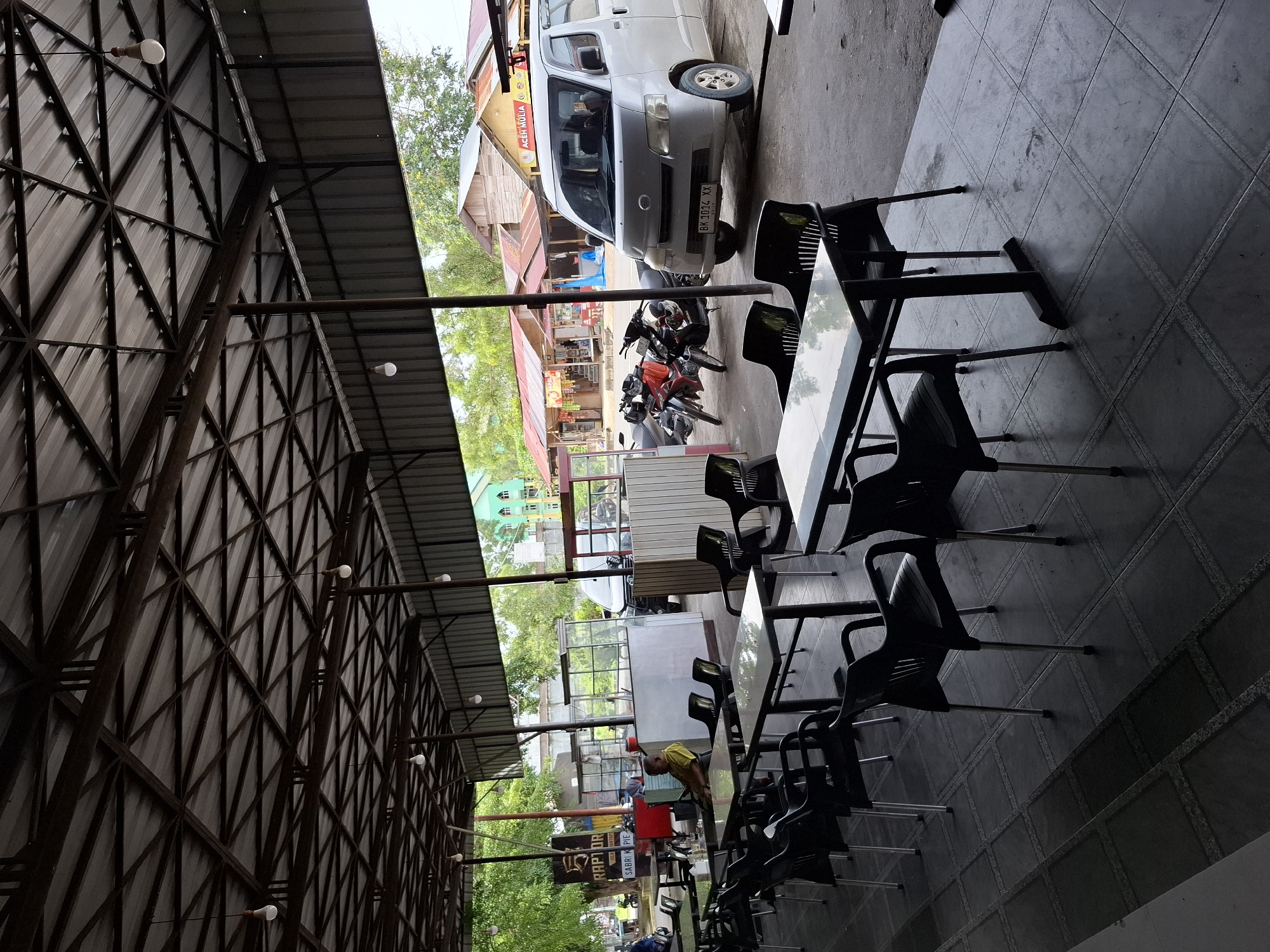Late-night dining session documented at Lhokseumawe restaurant