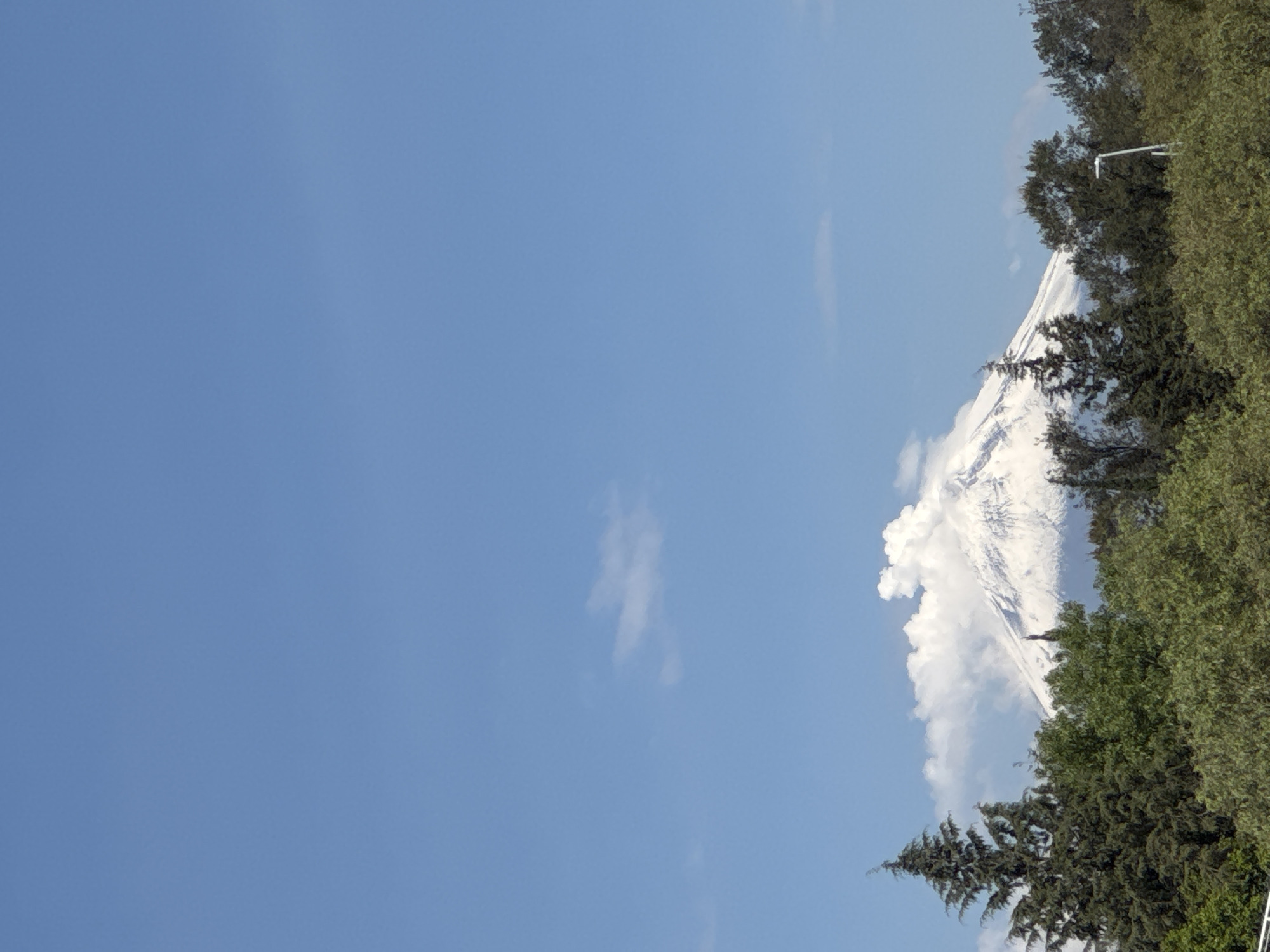 Clear skies reveal snow-capped Popocatépetl volcano from Puebla
