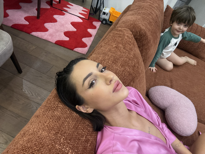 Family life with pet parrot documented in Khimki, Russia
