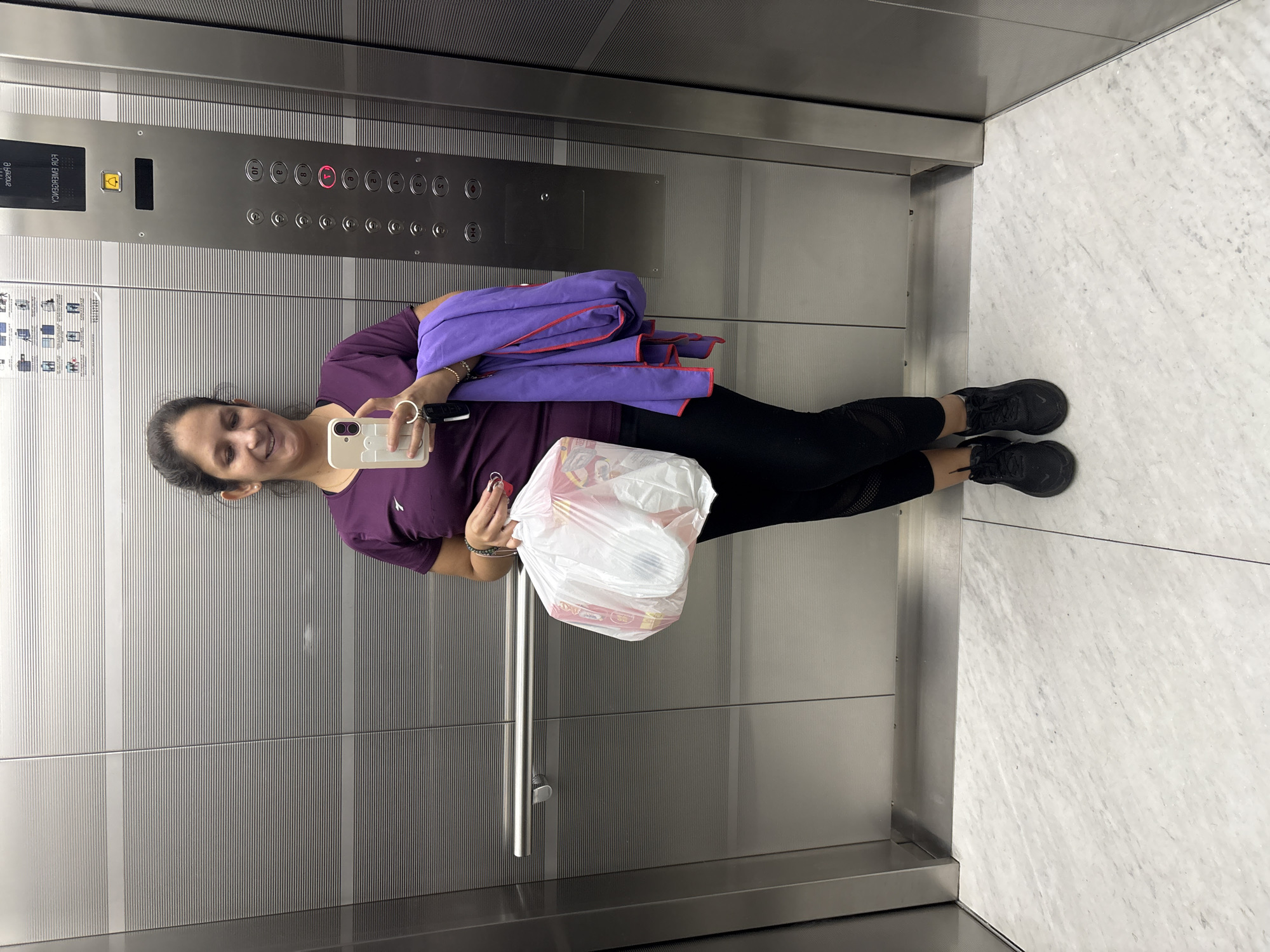 Woman documents evening activities with selfies across San Isidro locations