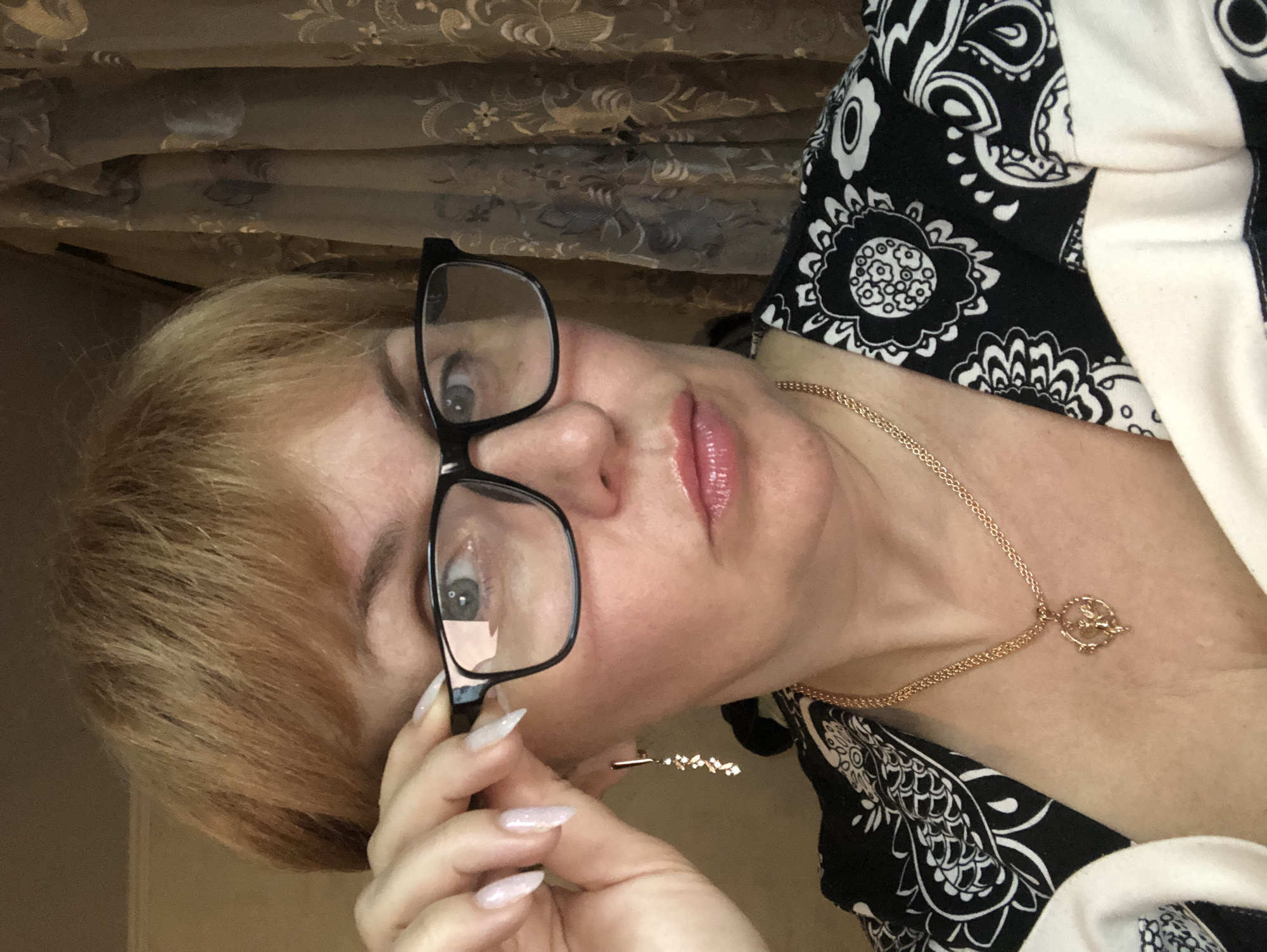 Person in patterned clothing observed in Kyiv
