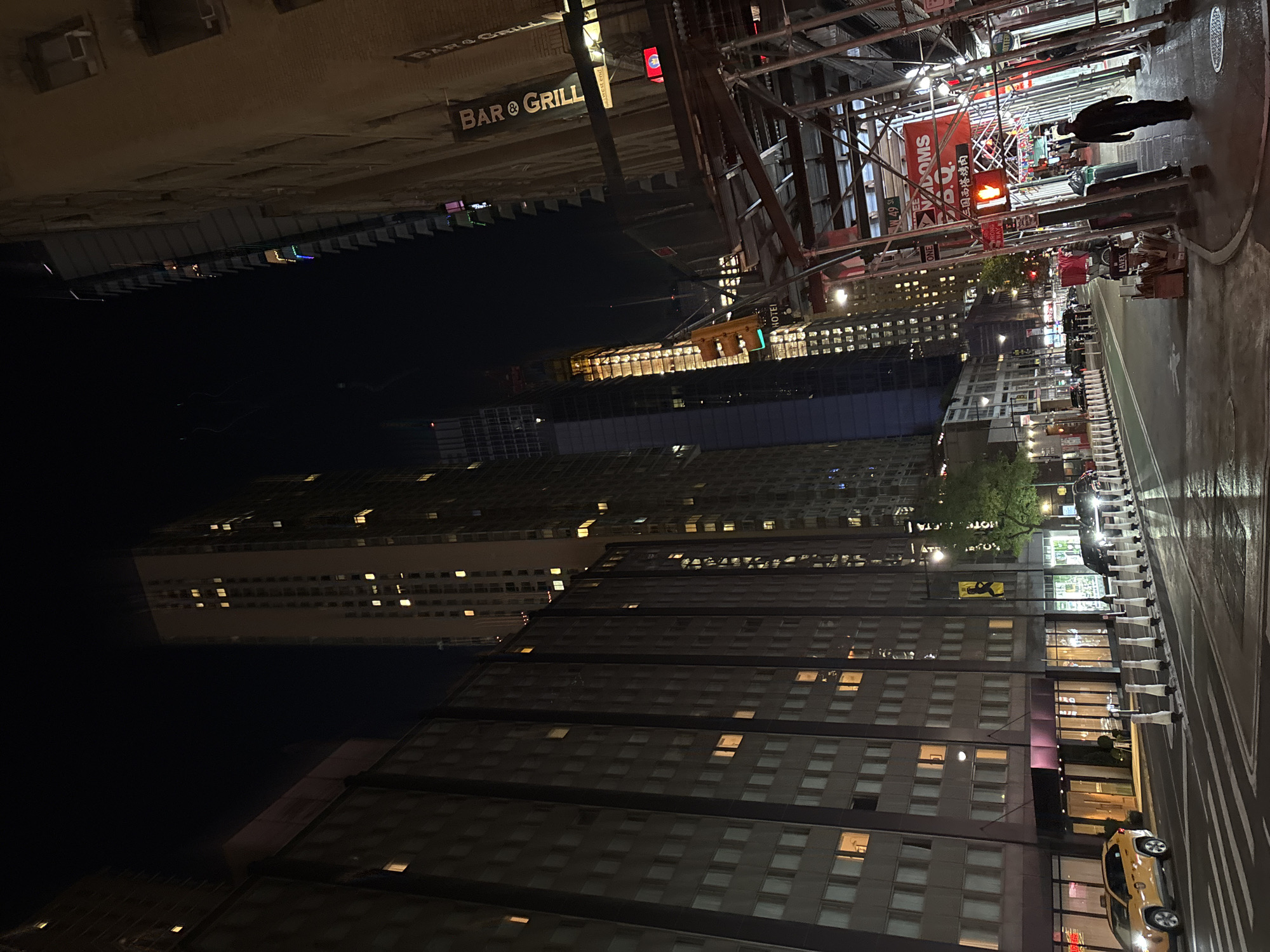 Dawn photographer documents wet NYC streets in 15-minute sequence