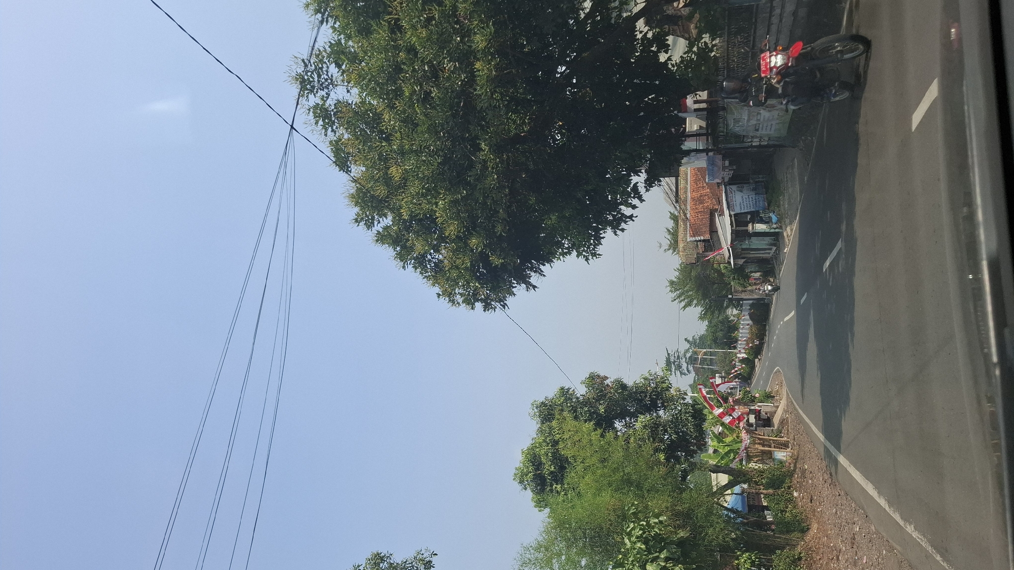 Morning traffic and street scenes along a Cilaku road