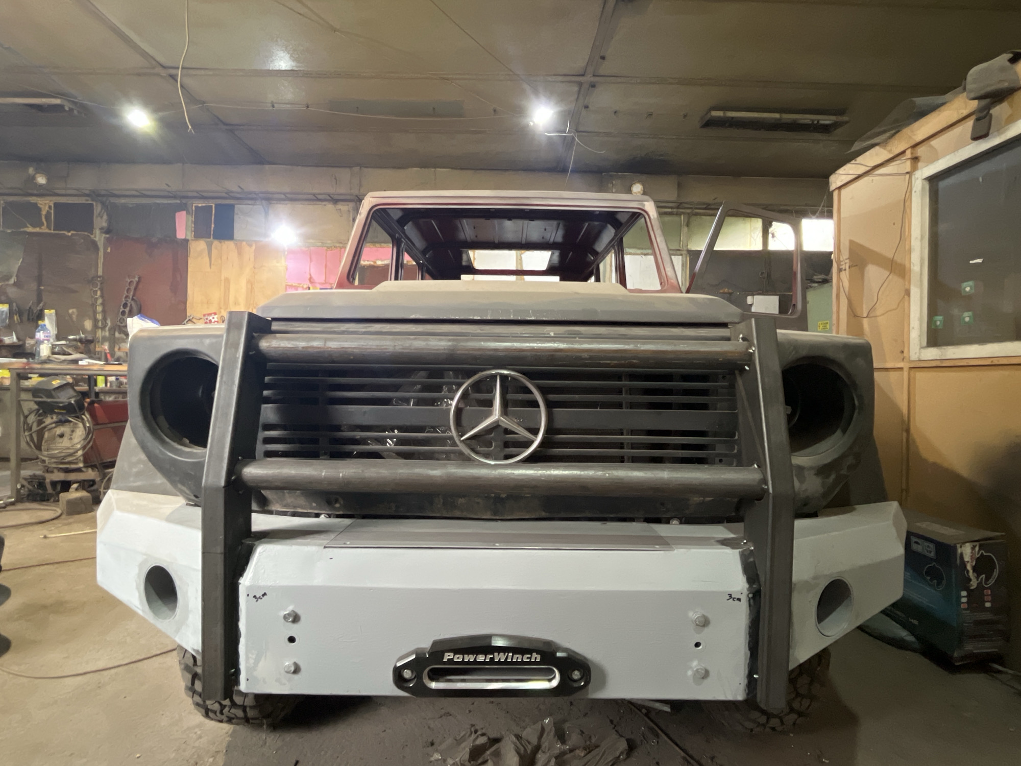 Mercedes G-Class undergoes restoration work in Pleven workshop