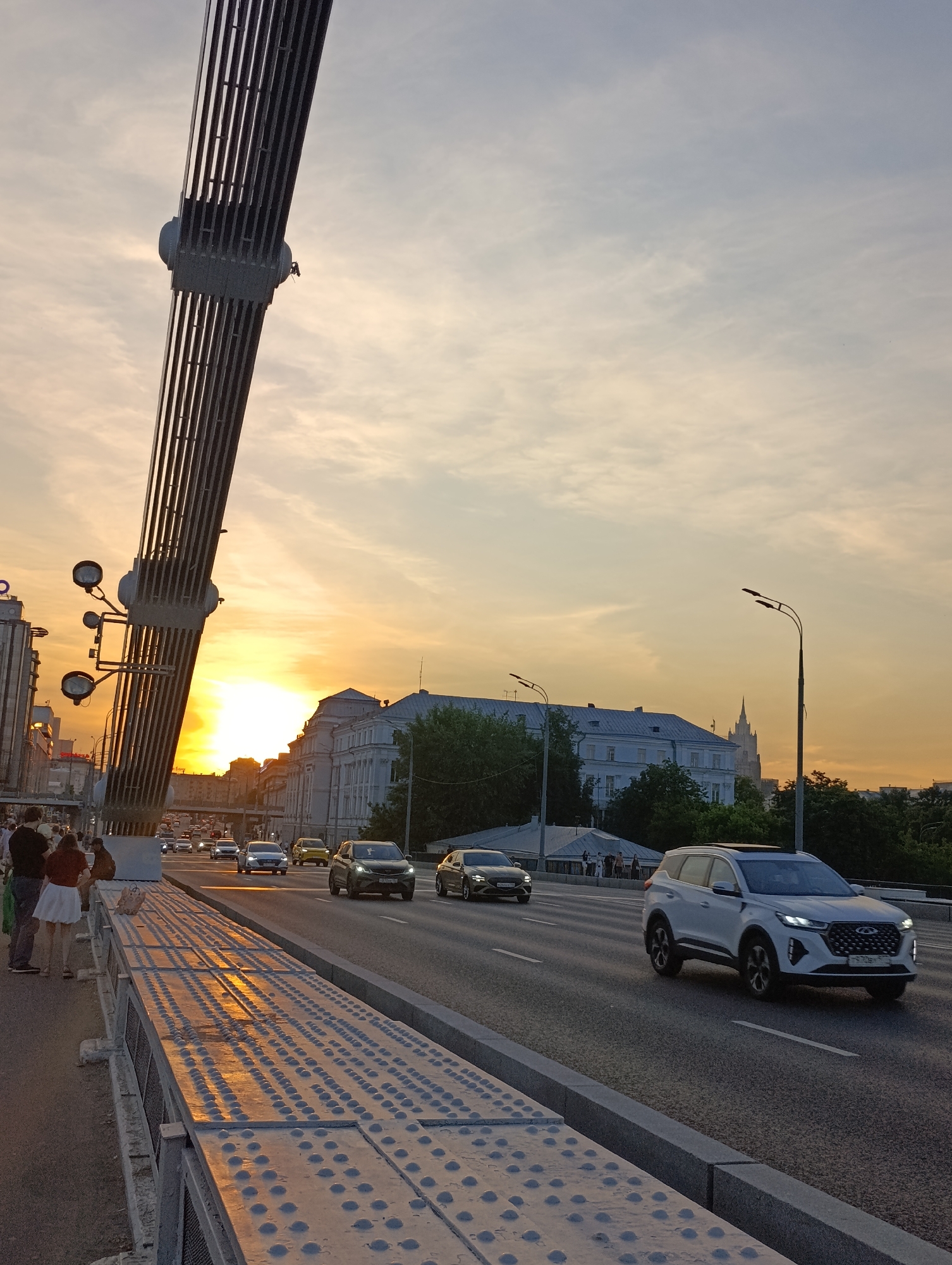 Evening walk captures Moscow landmarks from Krymsky Bridge perspective