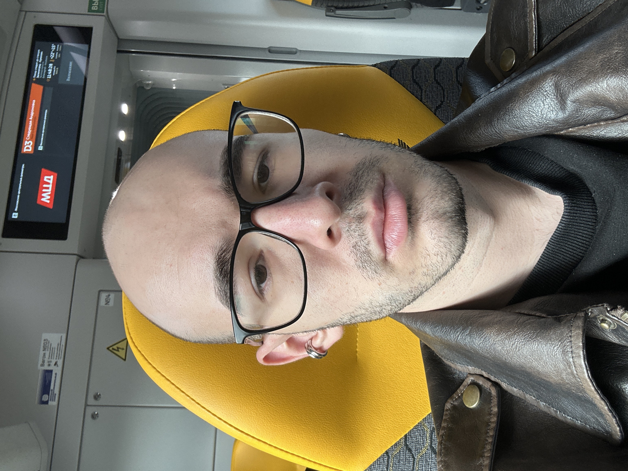 Man takes selfie on Moscow public transport