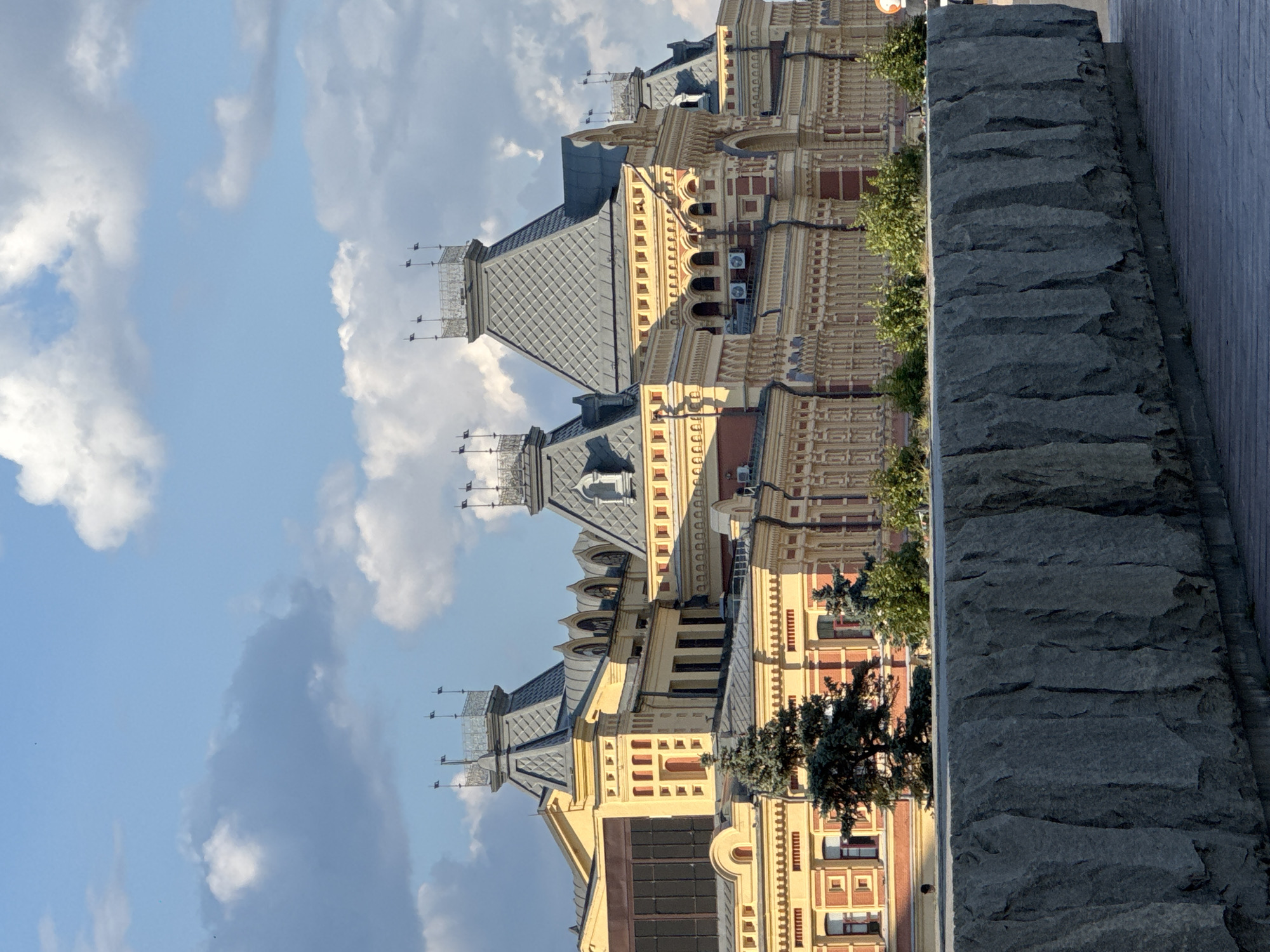 Nizhny Novgorod riverfront landmarks: bridges, cathedral, and kremlin architecture