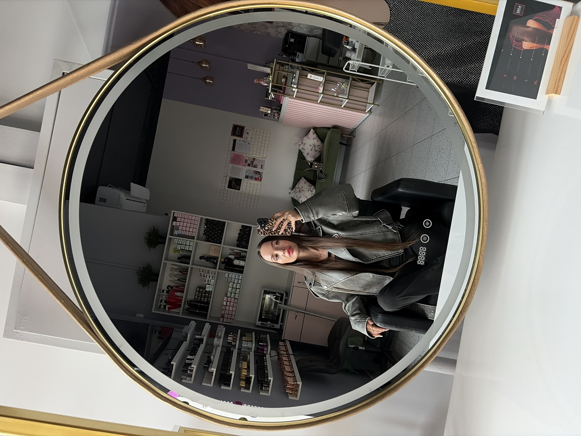 Afternoon at a Saint Petersburg hair salon, details and all