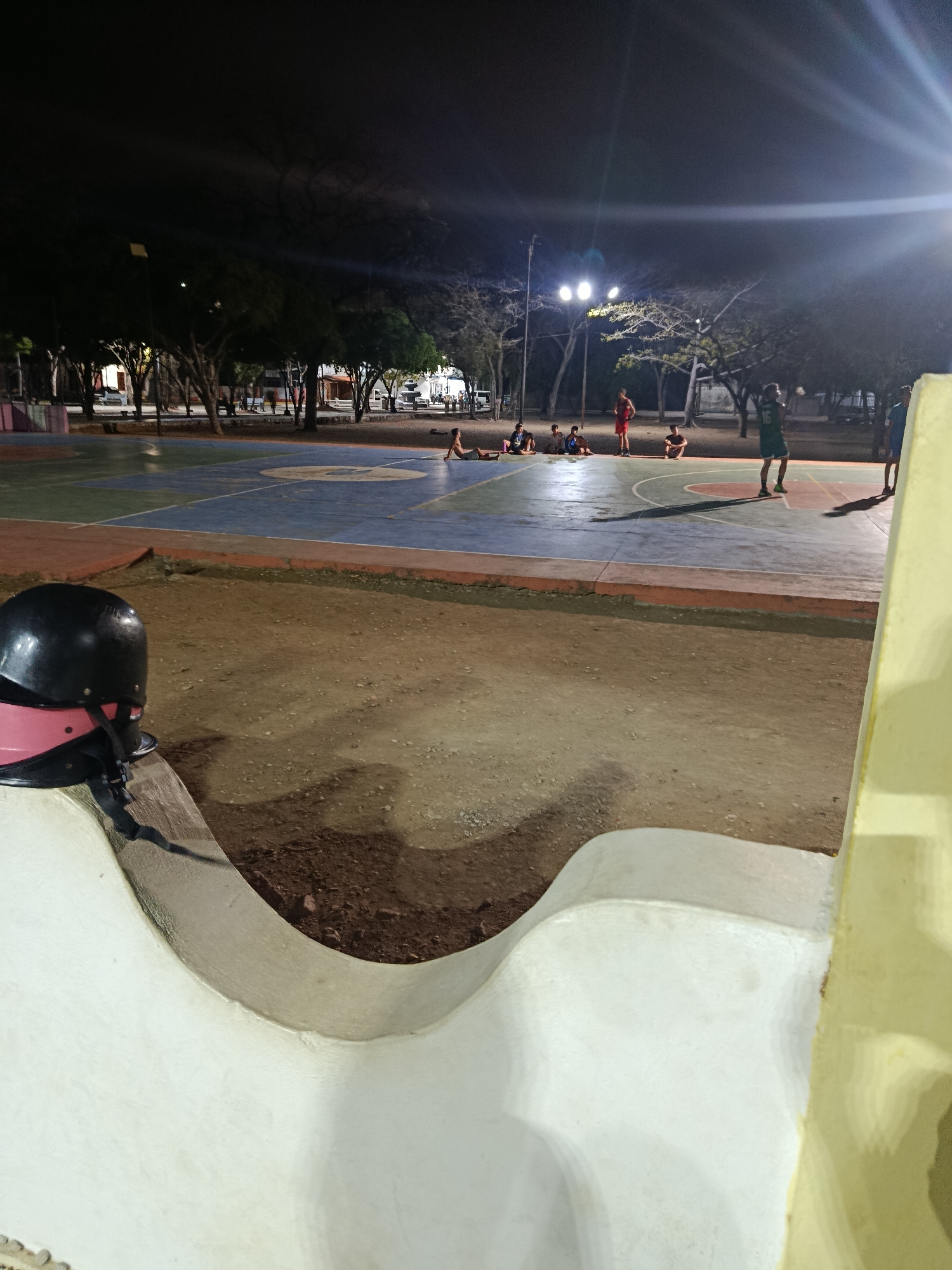 Late-night community activity documented in Santa Ana, Venezuela