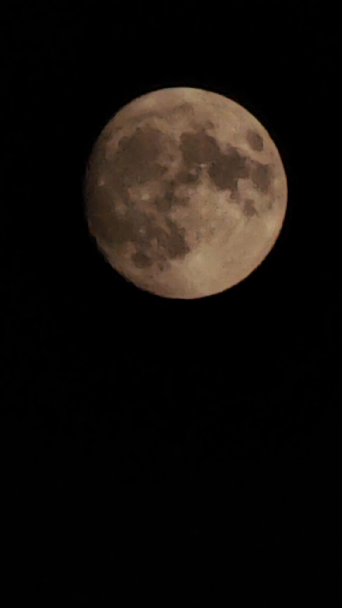 Full moon close-ups over Sofia on a July night