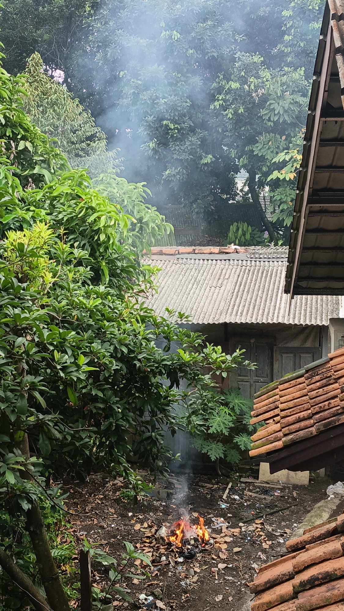 Ordinary Life Documented in Tigaraksa Residential Neighborhood