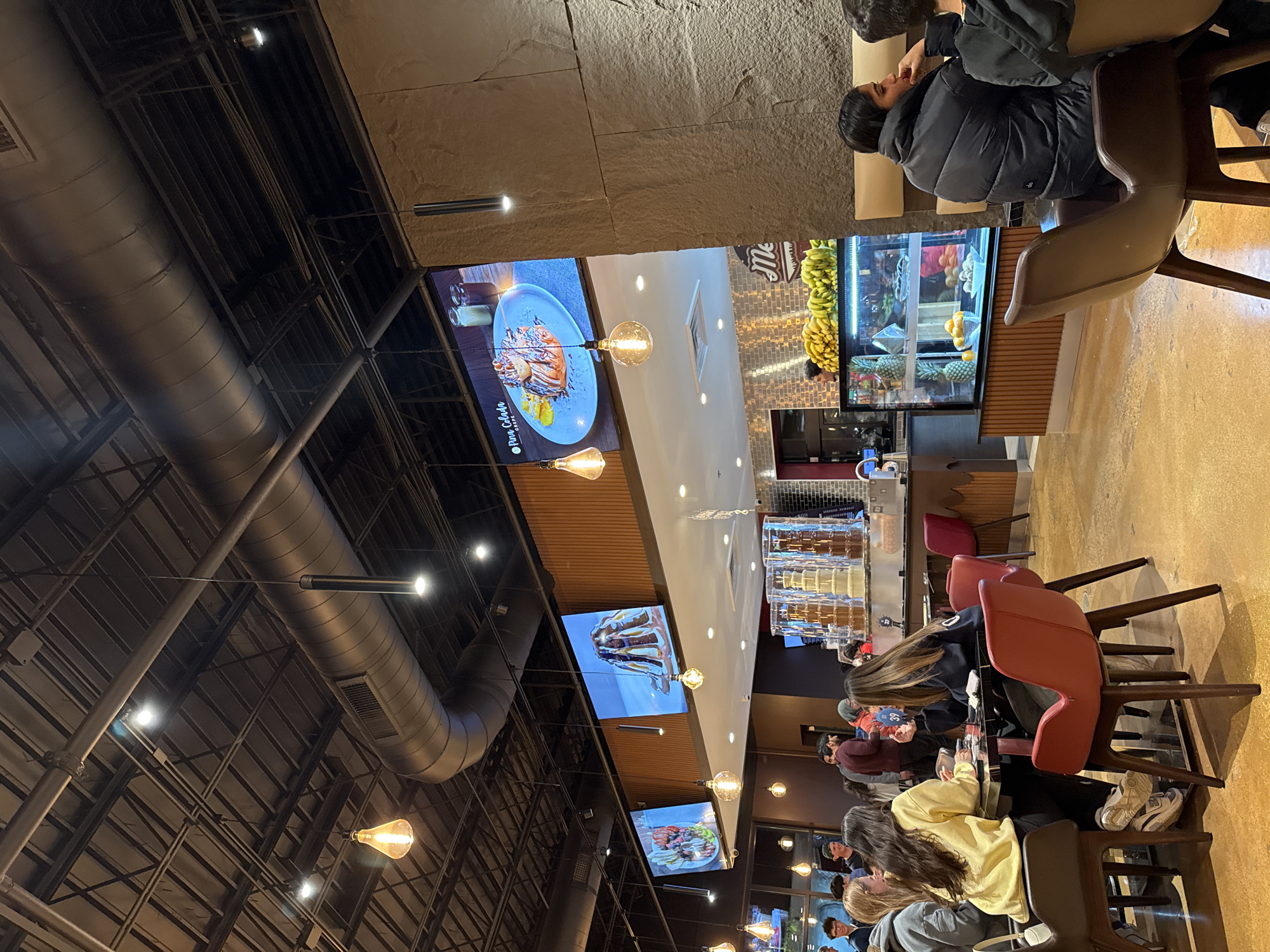 Late-night dessert restaurant visit documented in Schaumburg