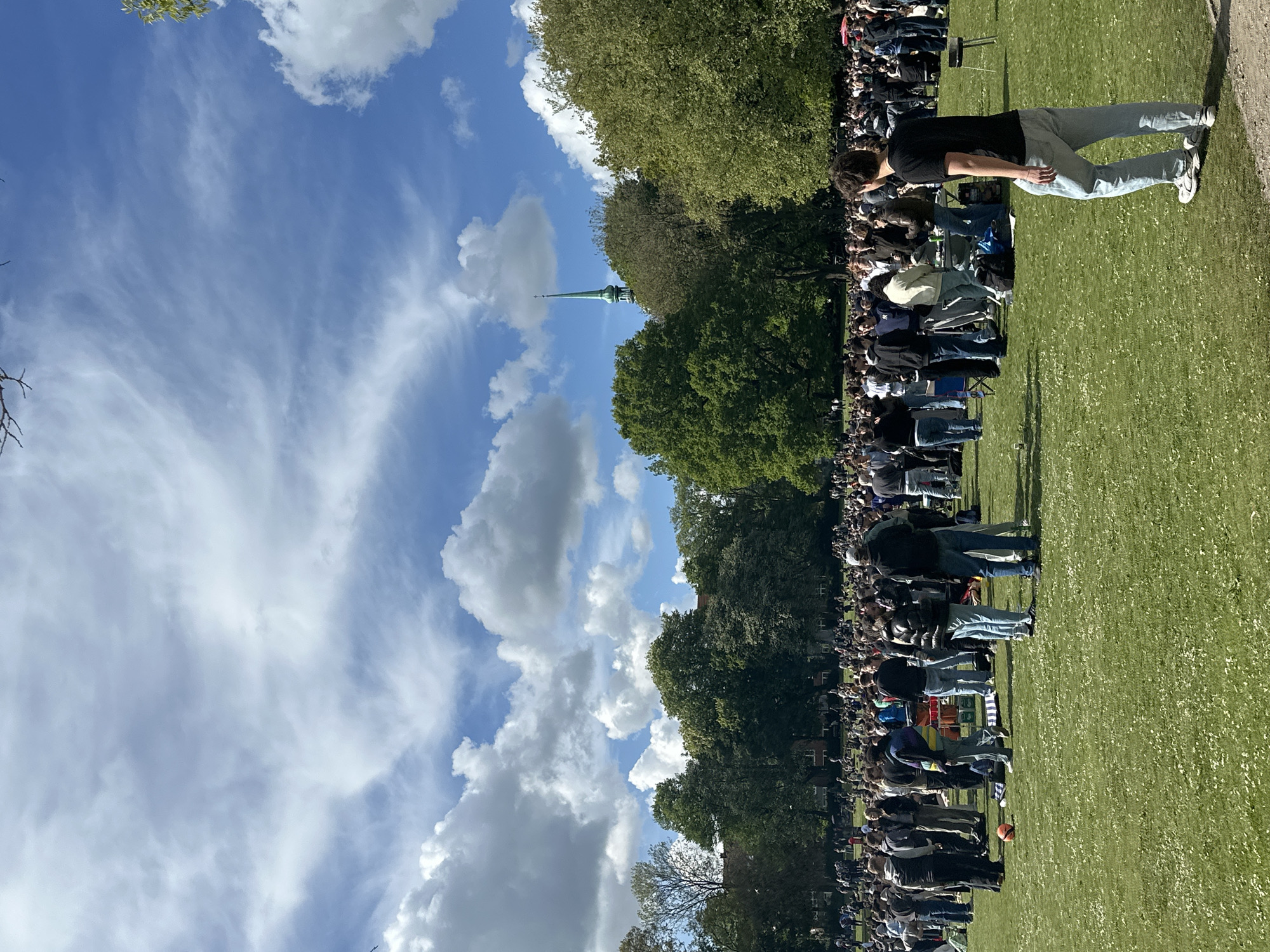 Large crowd gathers for outdoor event in Kiel park