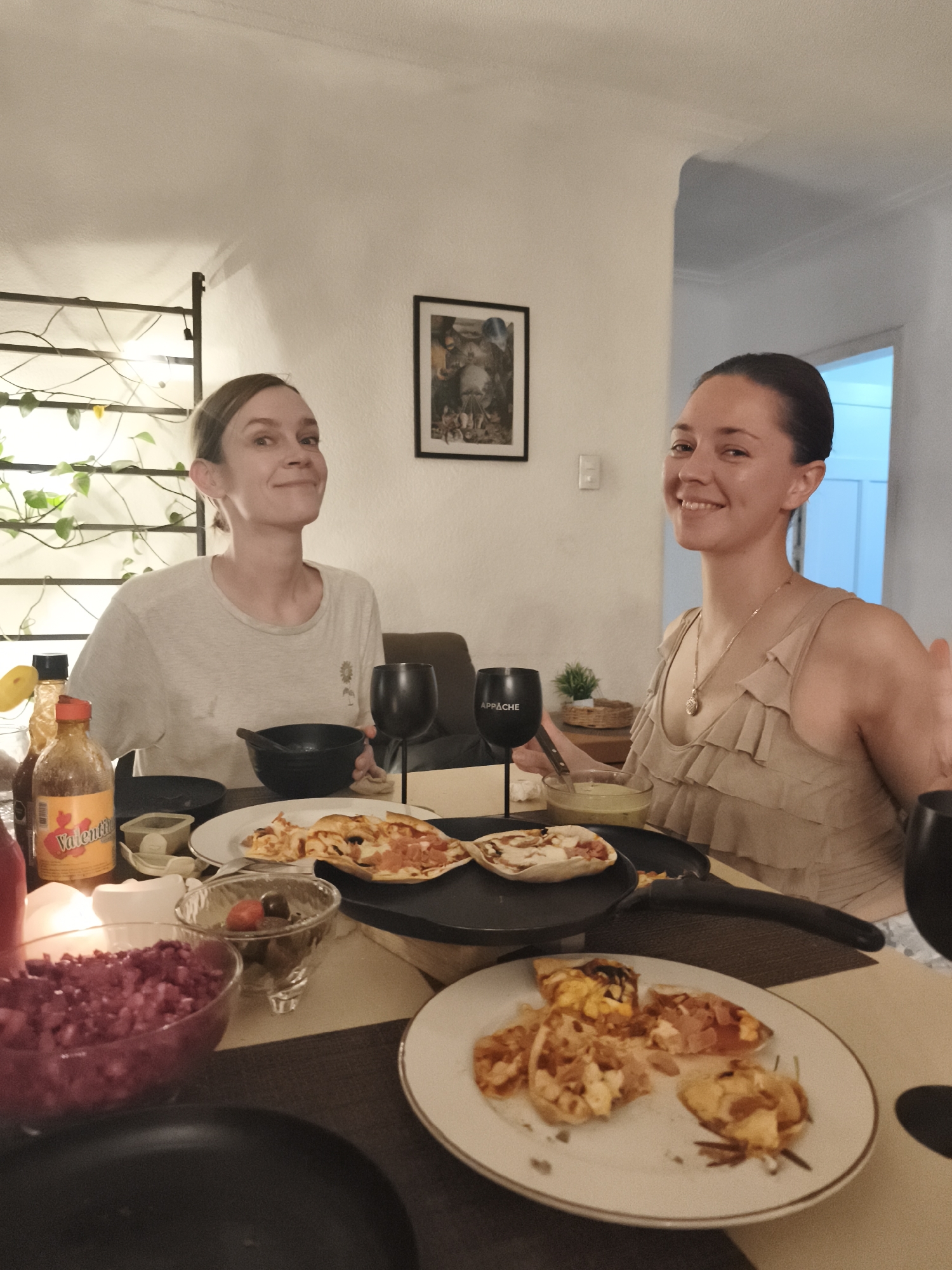 Women share late-night pizza dinner at Mexico City home