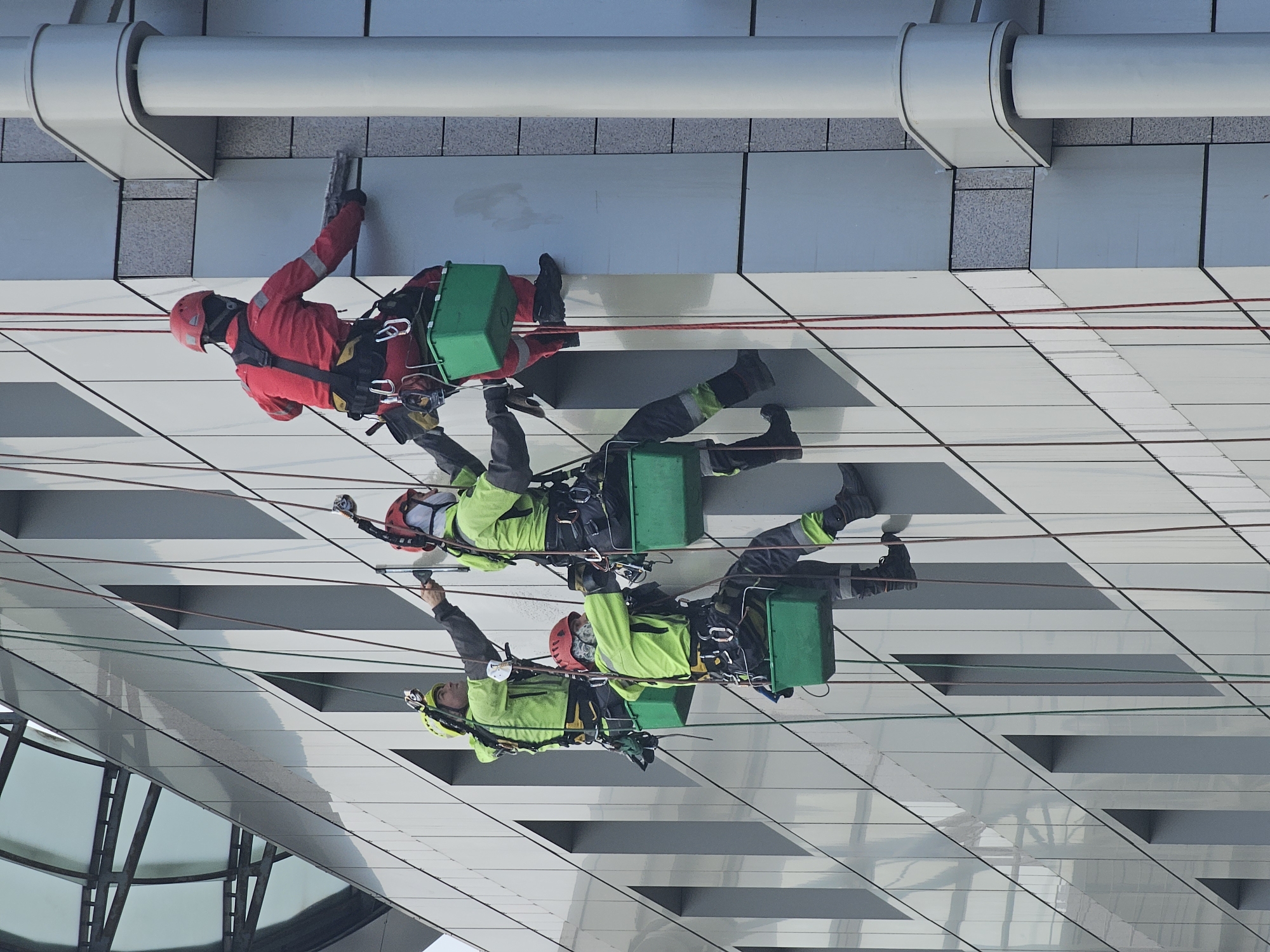 Morning routine activities documented across central Moscow locations