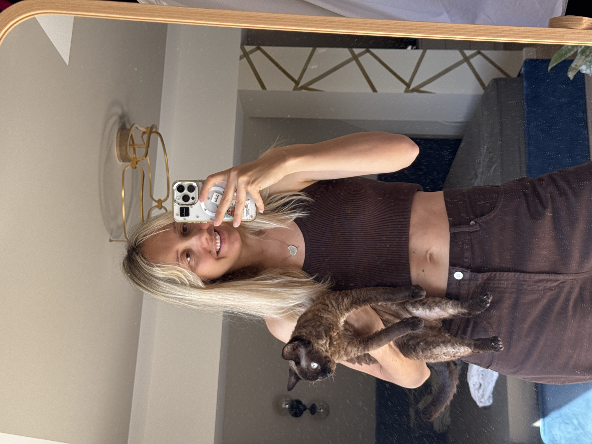 Quiet summer morning: bedroom selfies, garden bees, and a Shiba Inu