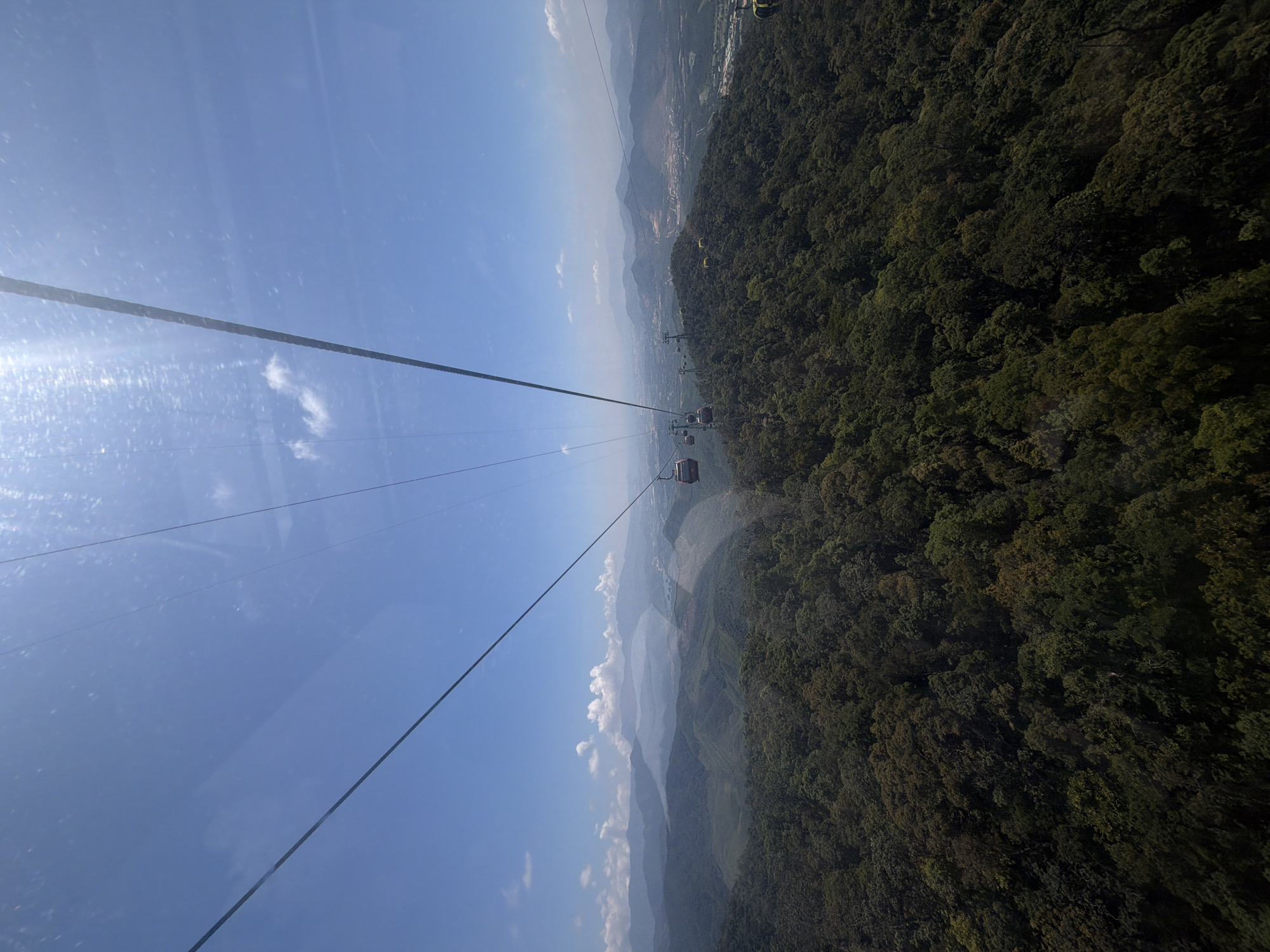Cable car system operating over forested hills in Đà Nẵng