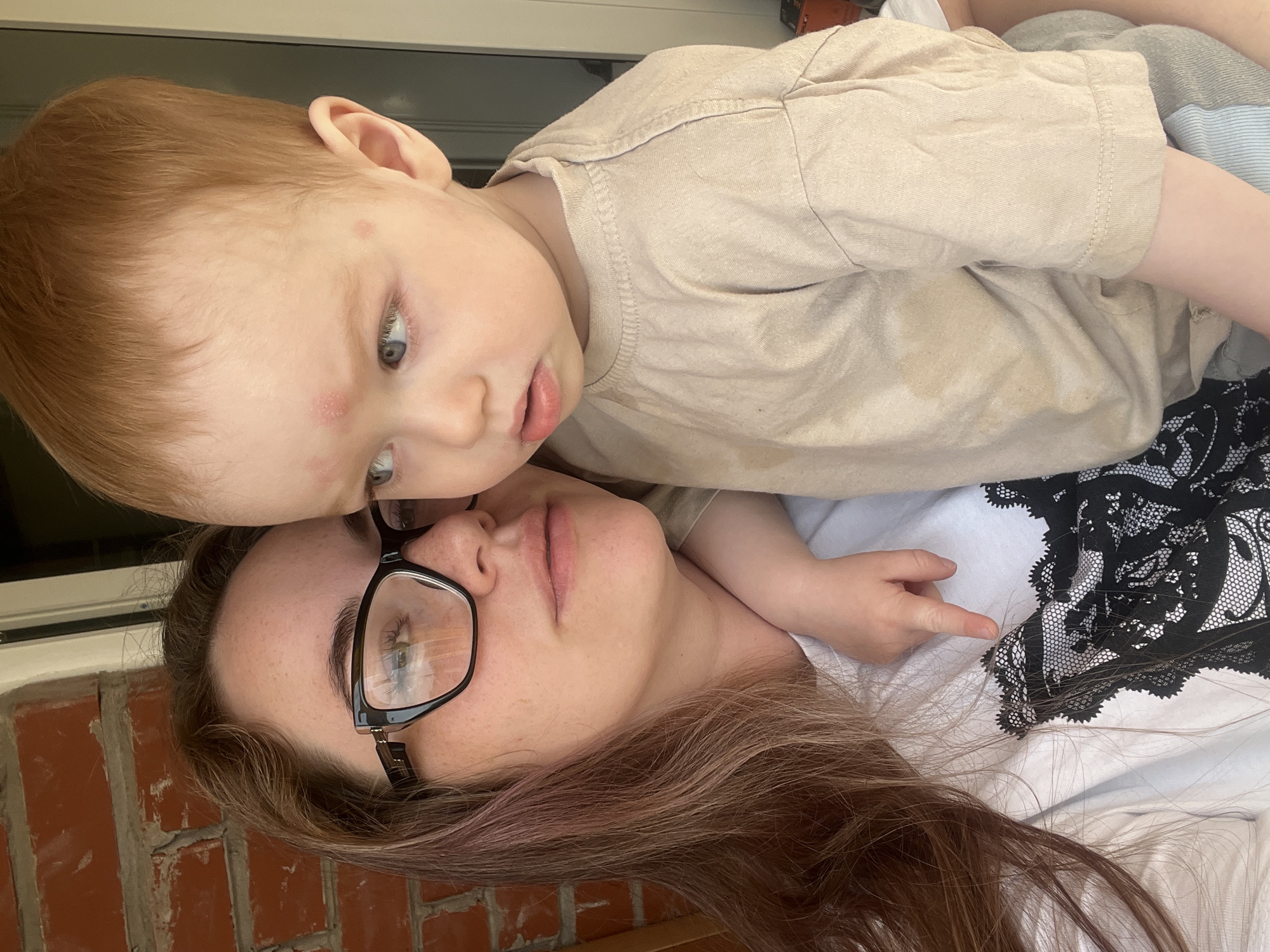 Woman documents morning routine and family moments in Chaikovsky