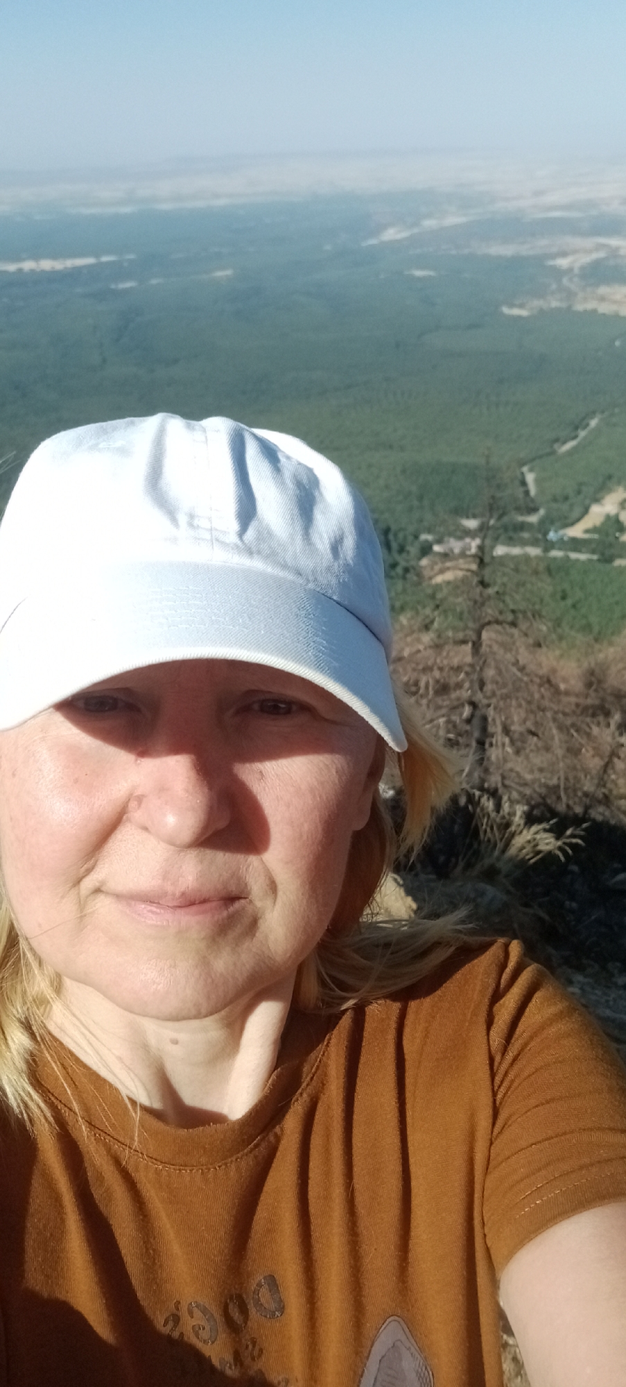 Post-fire mountain hike above Cerezo de Arriba, Spain