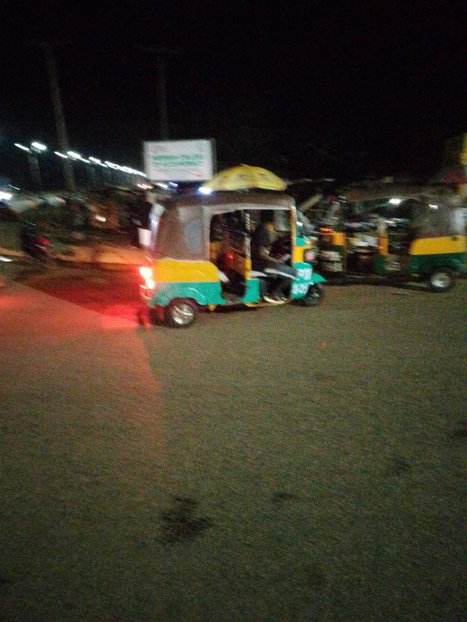 Bukuru streets alive with vendors, traffic, and nightlife