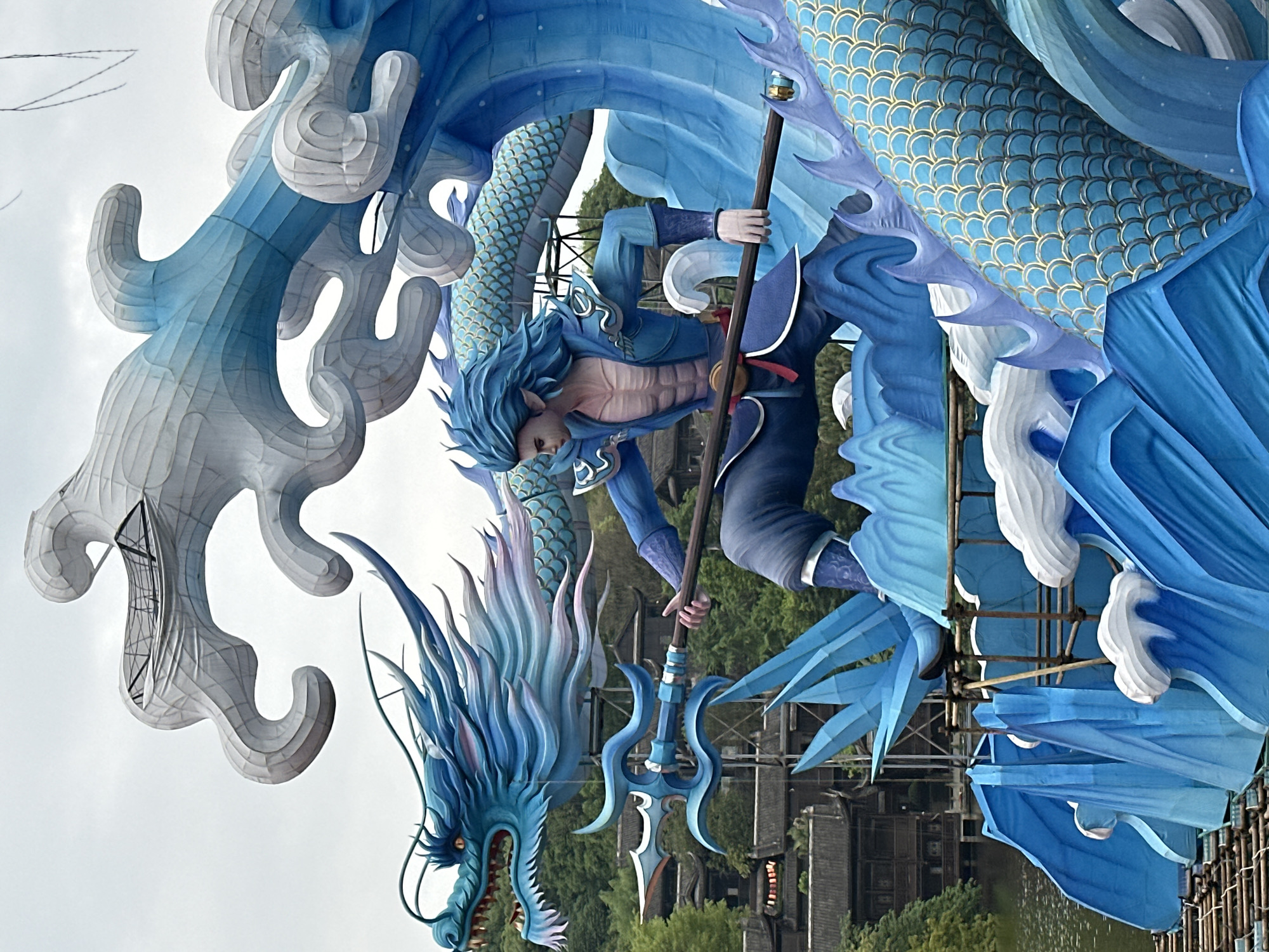 Traditional festival floats display on Liangjiang River draws crowds