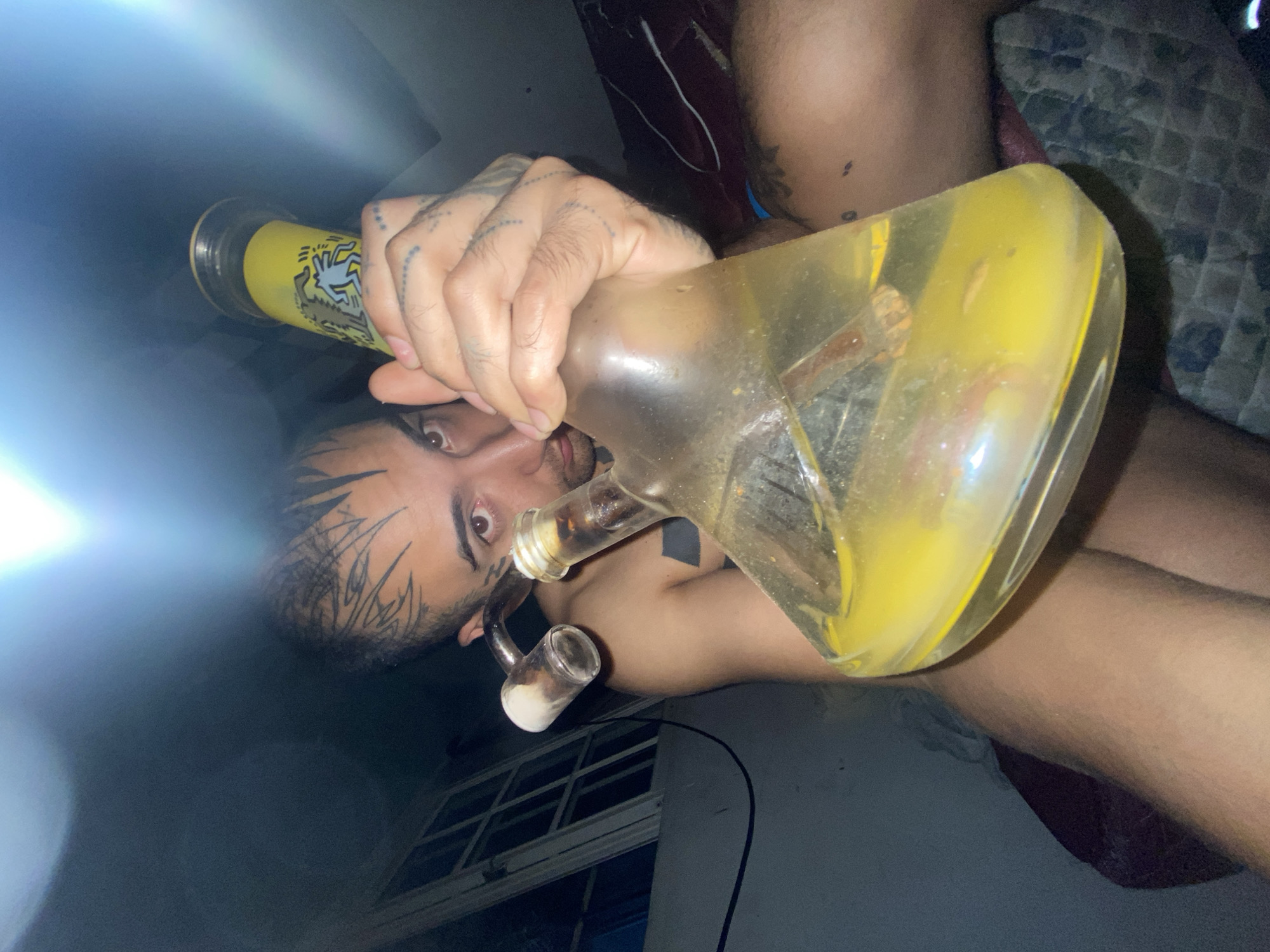 Person with tattoos uses bong in Buenos Aires residence