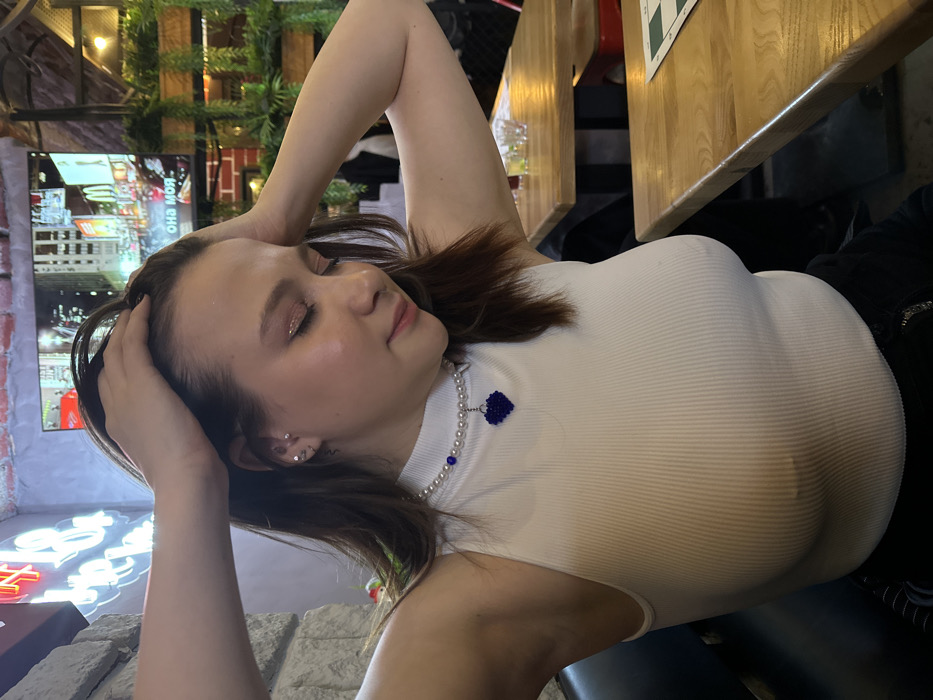 Evening social dining and entertainment documented across Saratov establishments