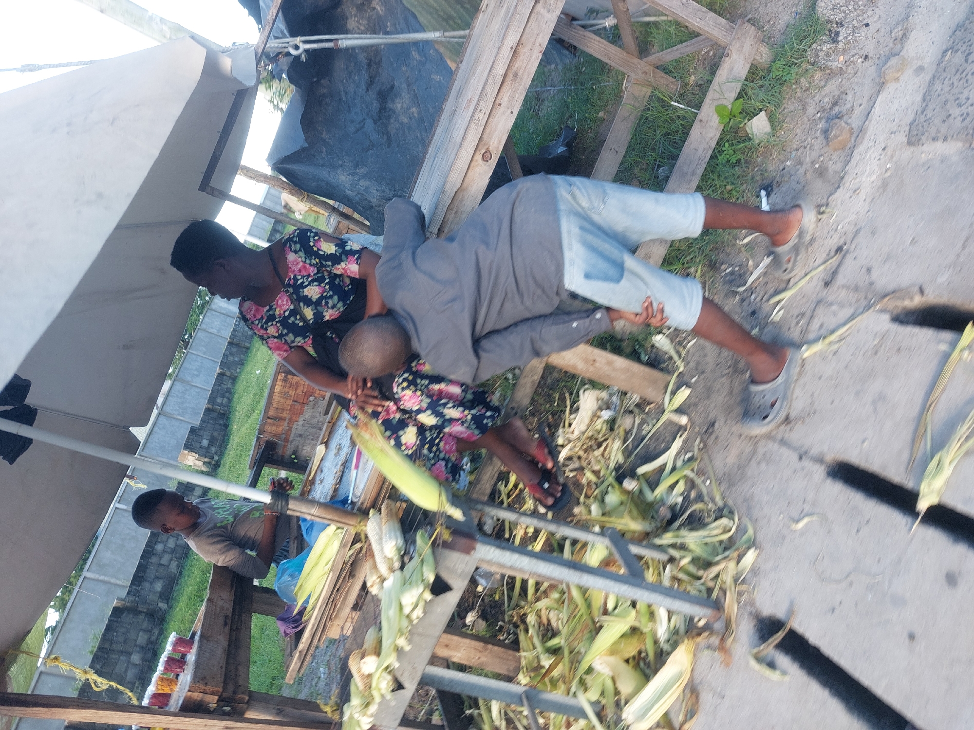 Market vendors conduct afternoon business in Dar es-Salaam