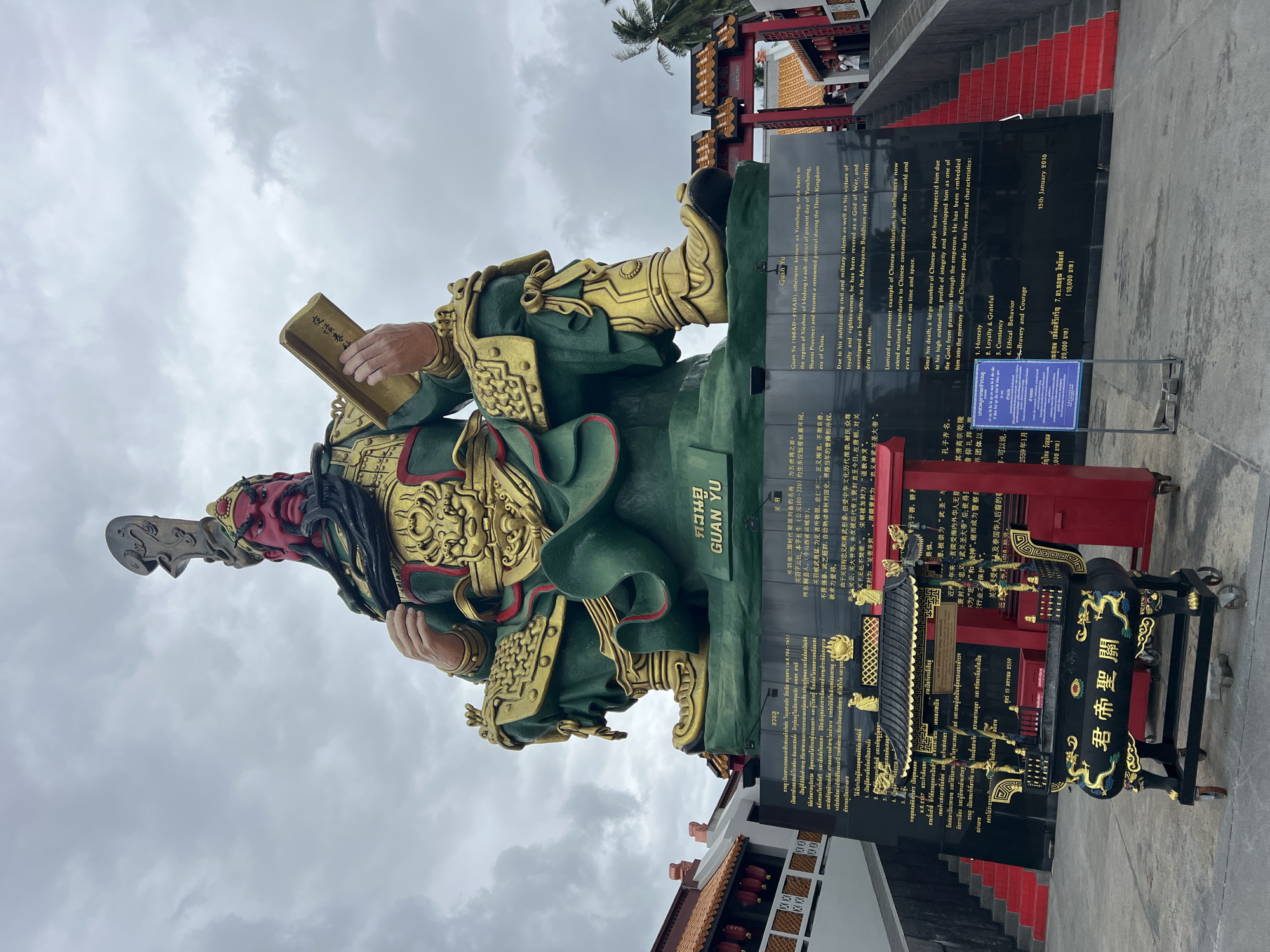 Giant Guan Yu statue in Ko Samui, green and gold.