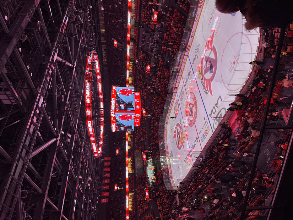 Hockey game with cheerleaders observed at Yekaterinburg arena