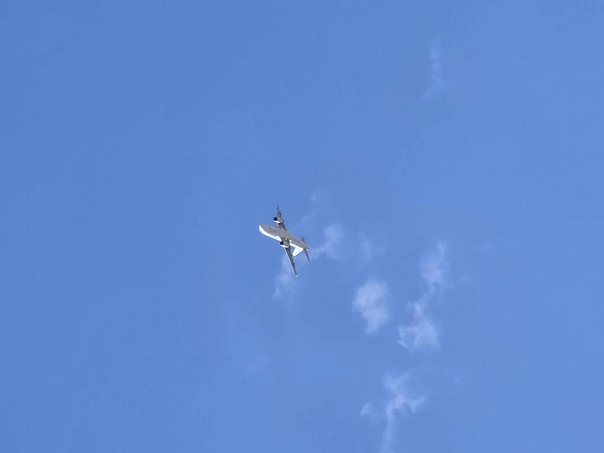 Silver jet observed flying over Varna, Bulgaria