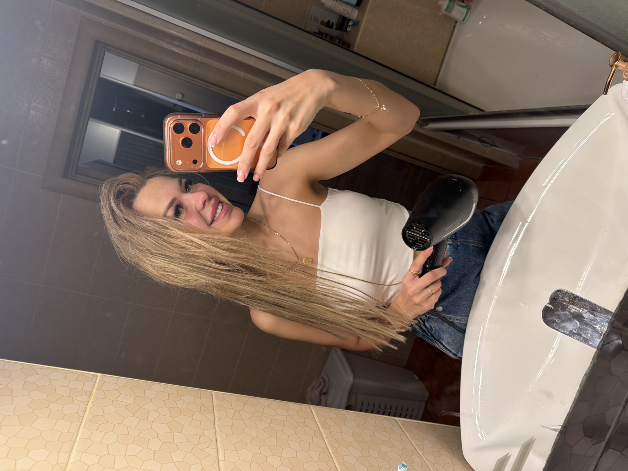 Bathroom selfies and apartment snapshots from a Kyiv morning