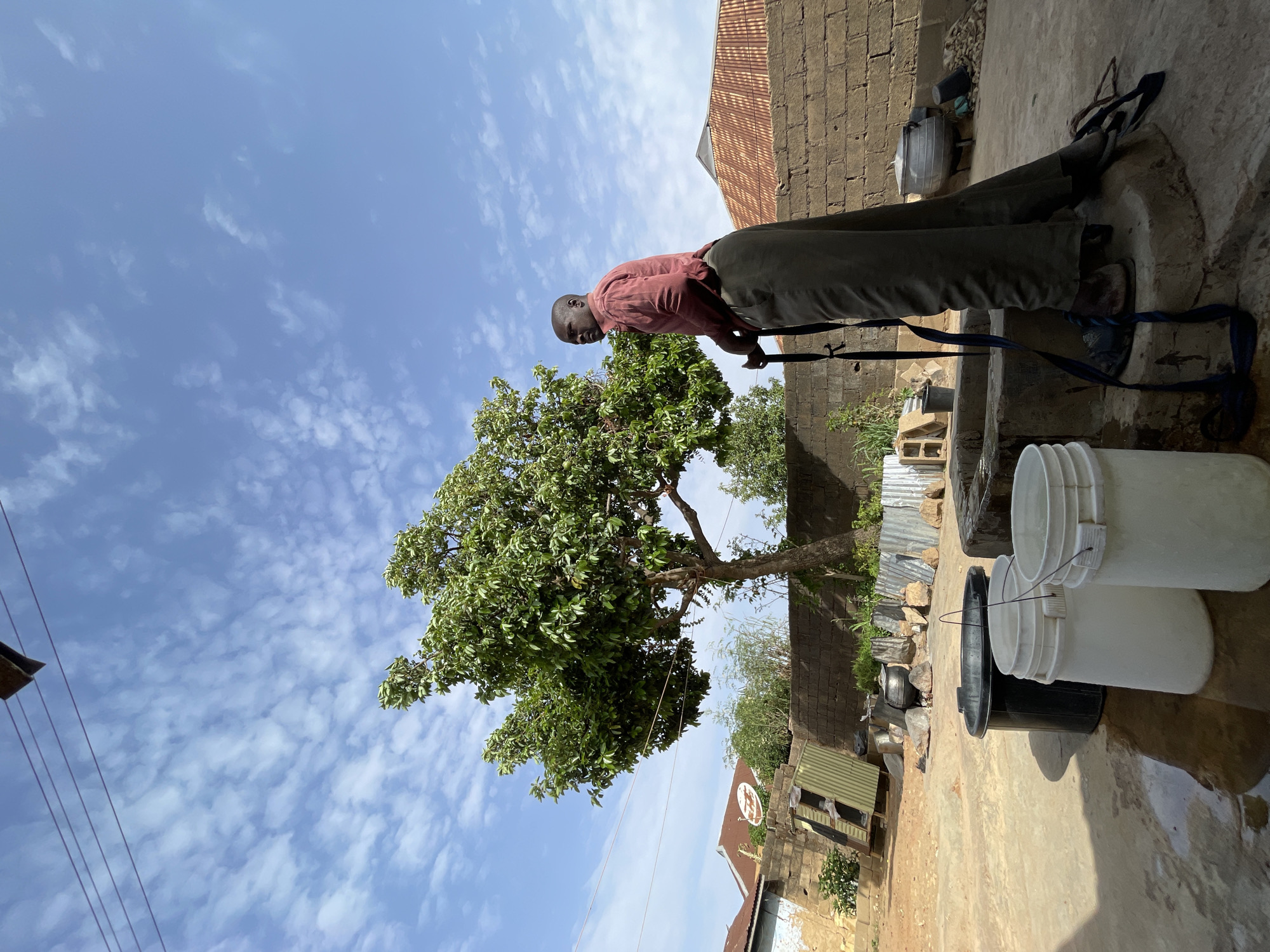 Daily life documented in Jos: water collection, peppers, poultry