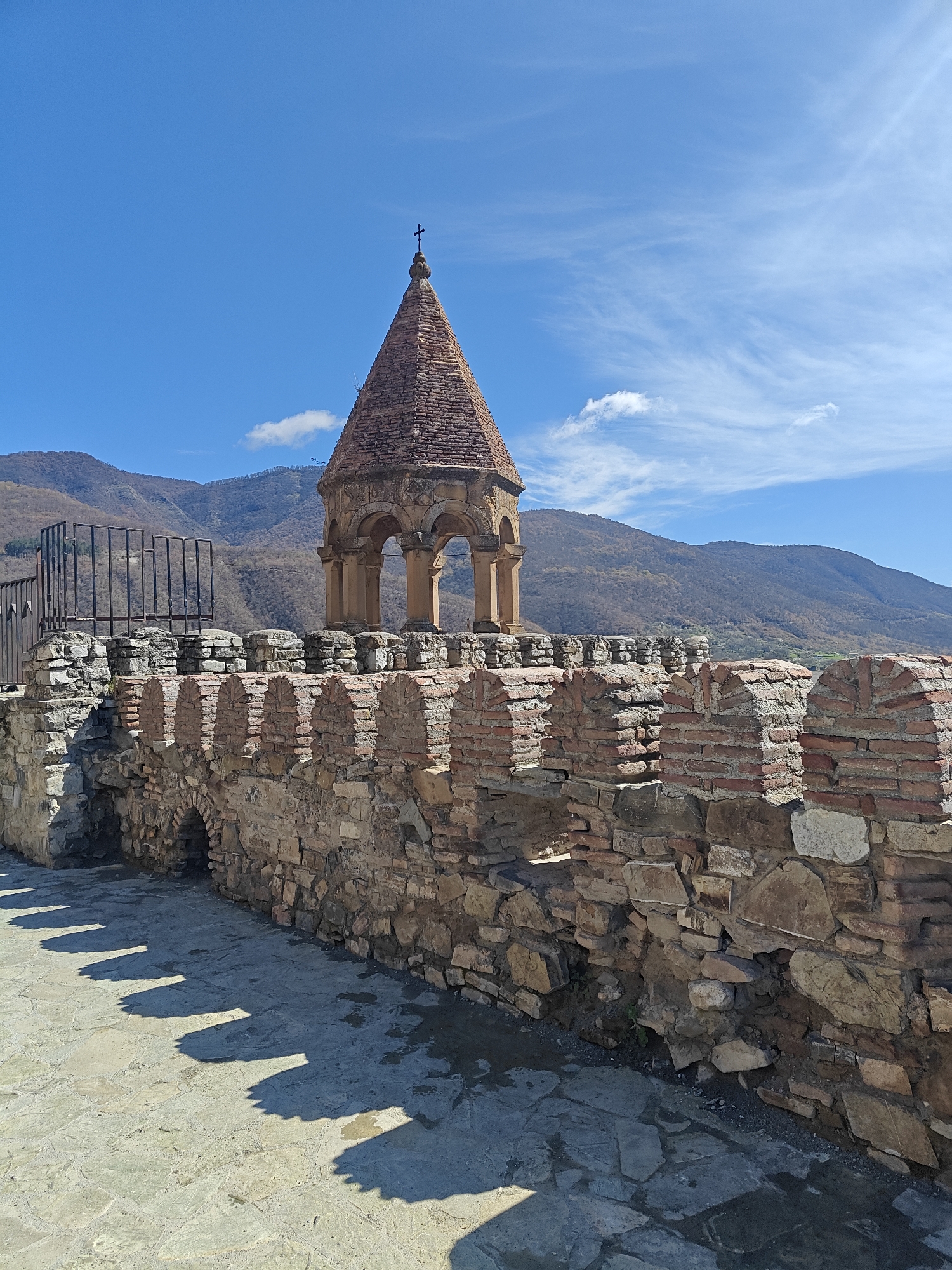 Georgian Ananuri fortress documented by witnesses under clear skies