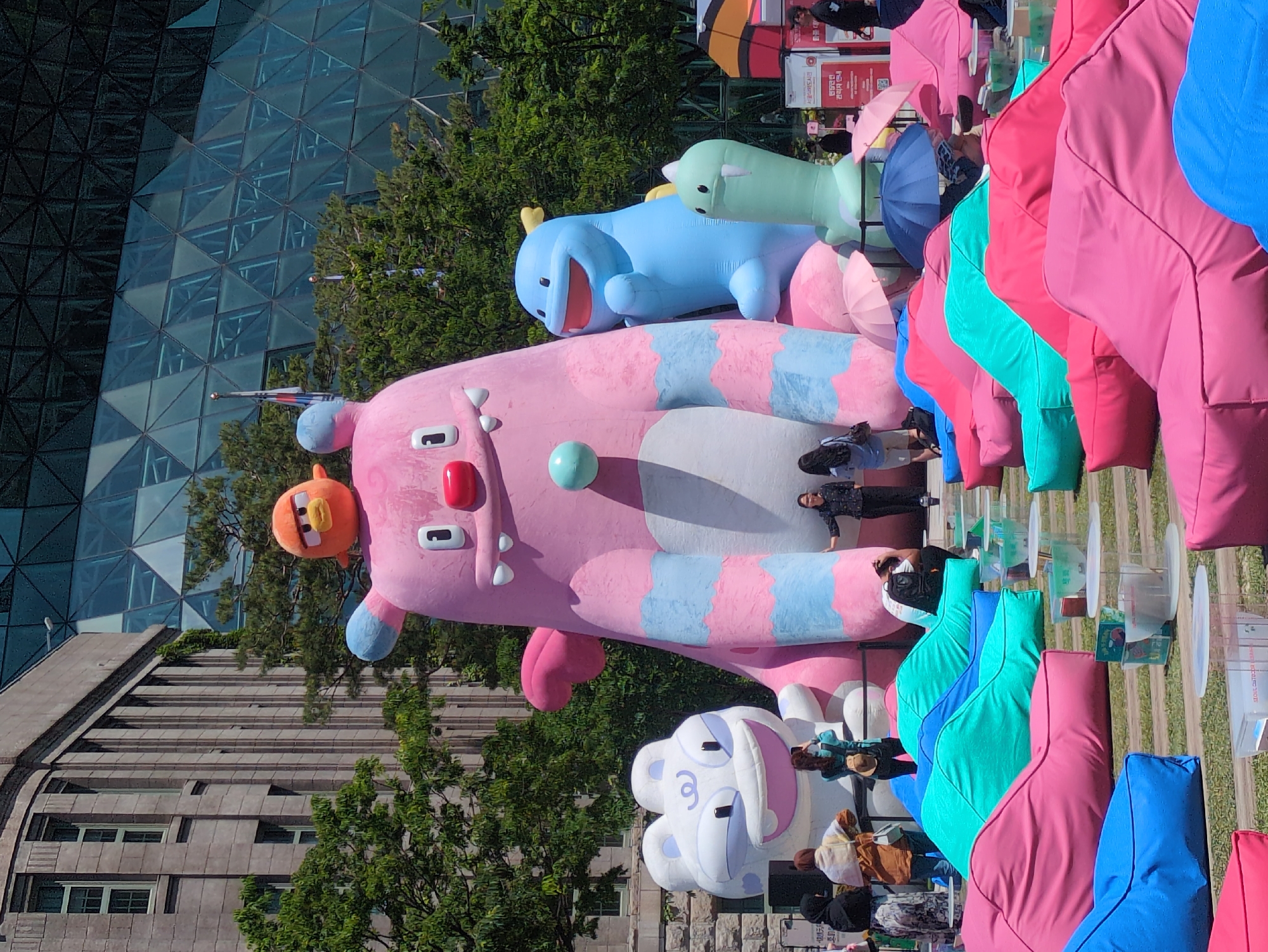 Inflatable cartoon display spotted near Seoul's Coex Aquarium early morning
