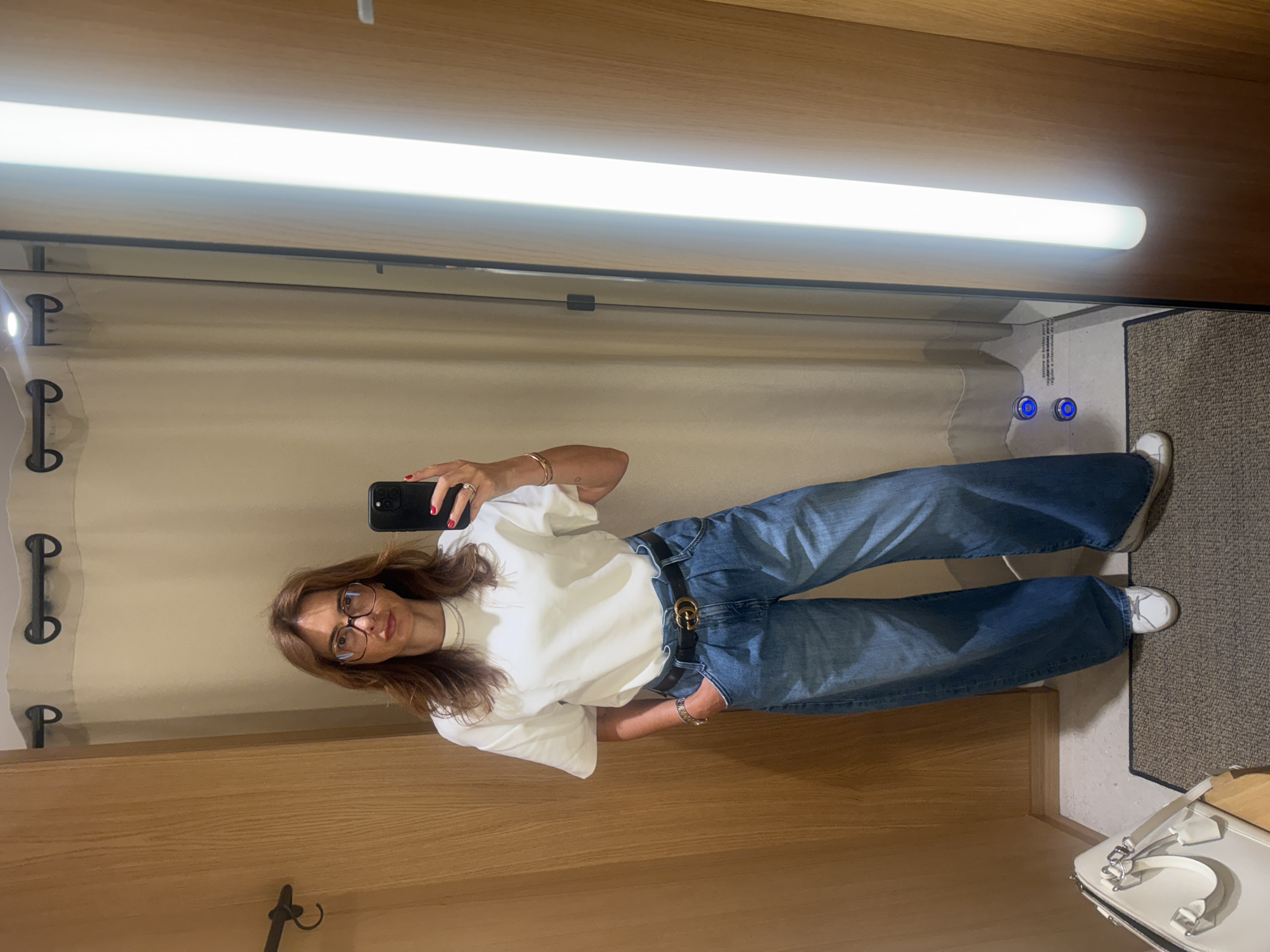 Woman takes mirror selfie in Loures store changing room