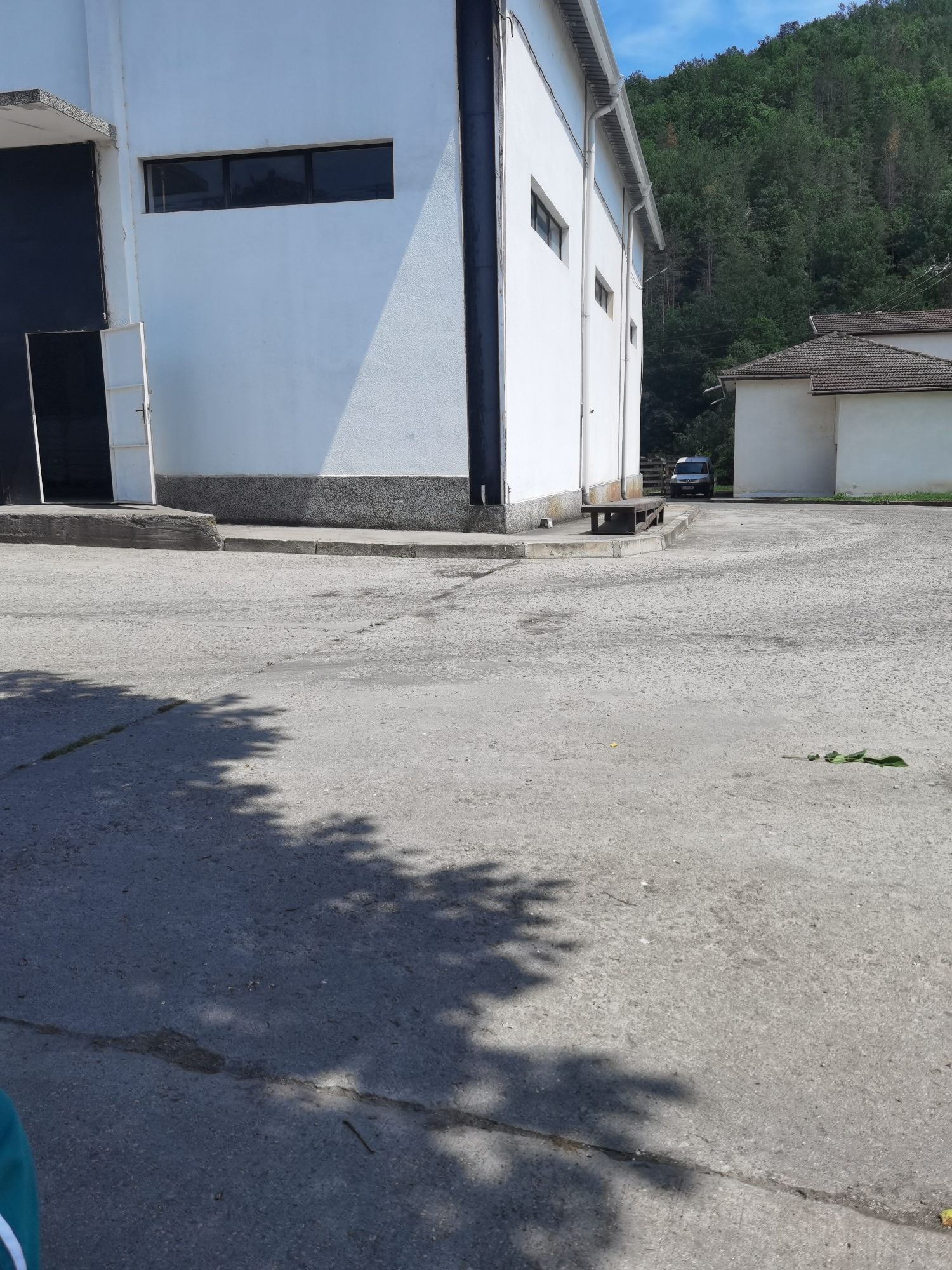 Routine morning documented at Bulgarian industrial facility in Lomets