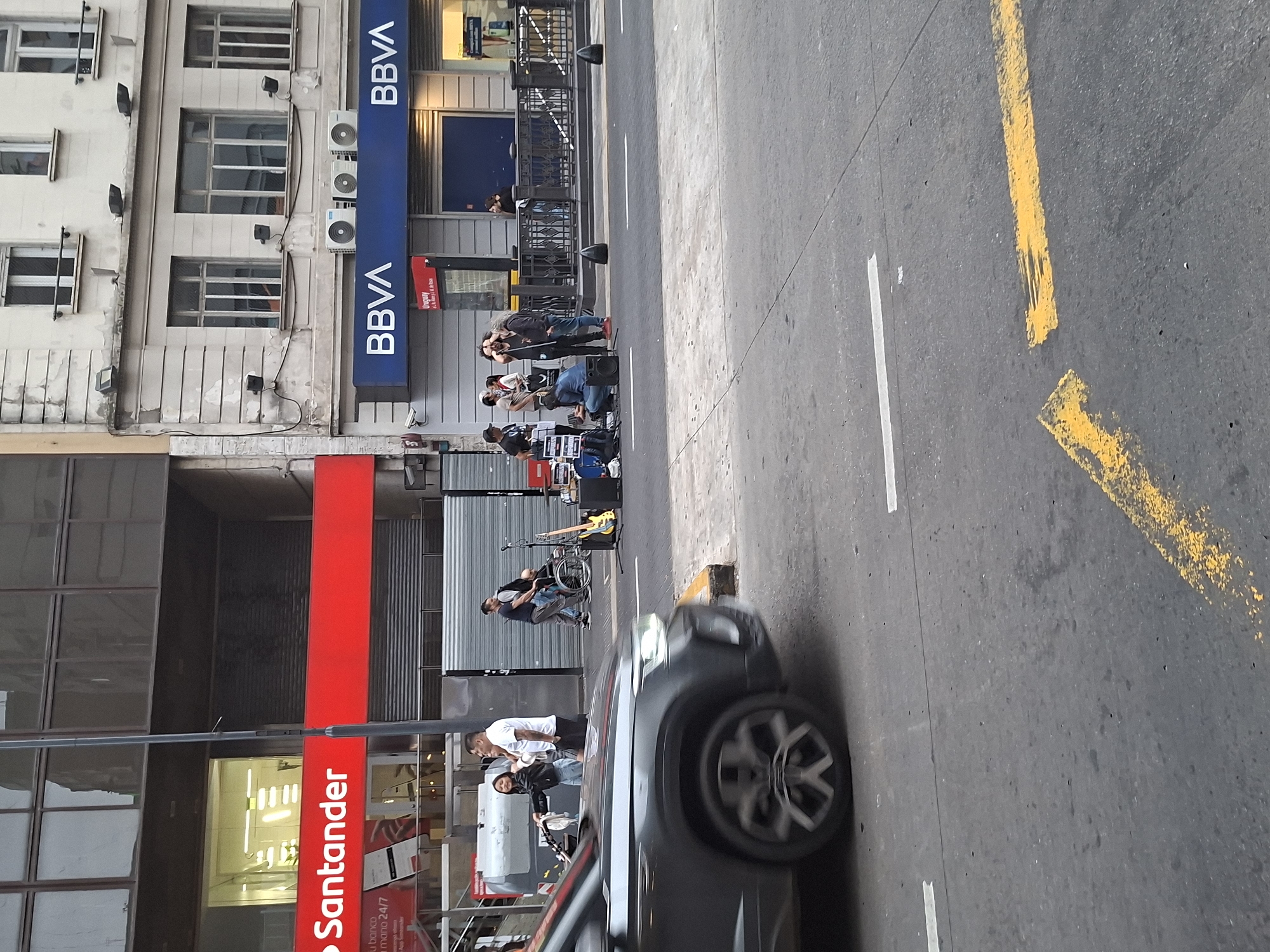 Evening street documentation captures Buenos Aires Obelisco area details