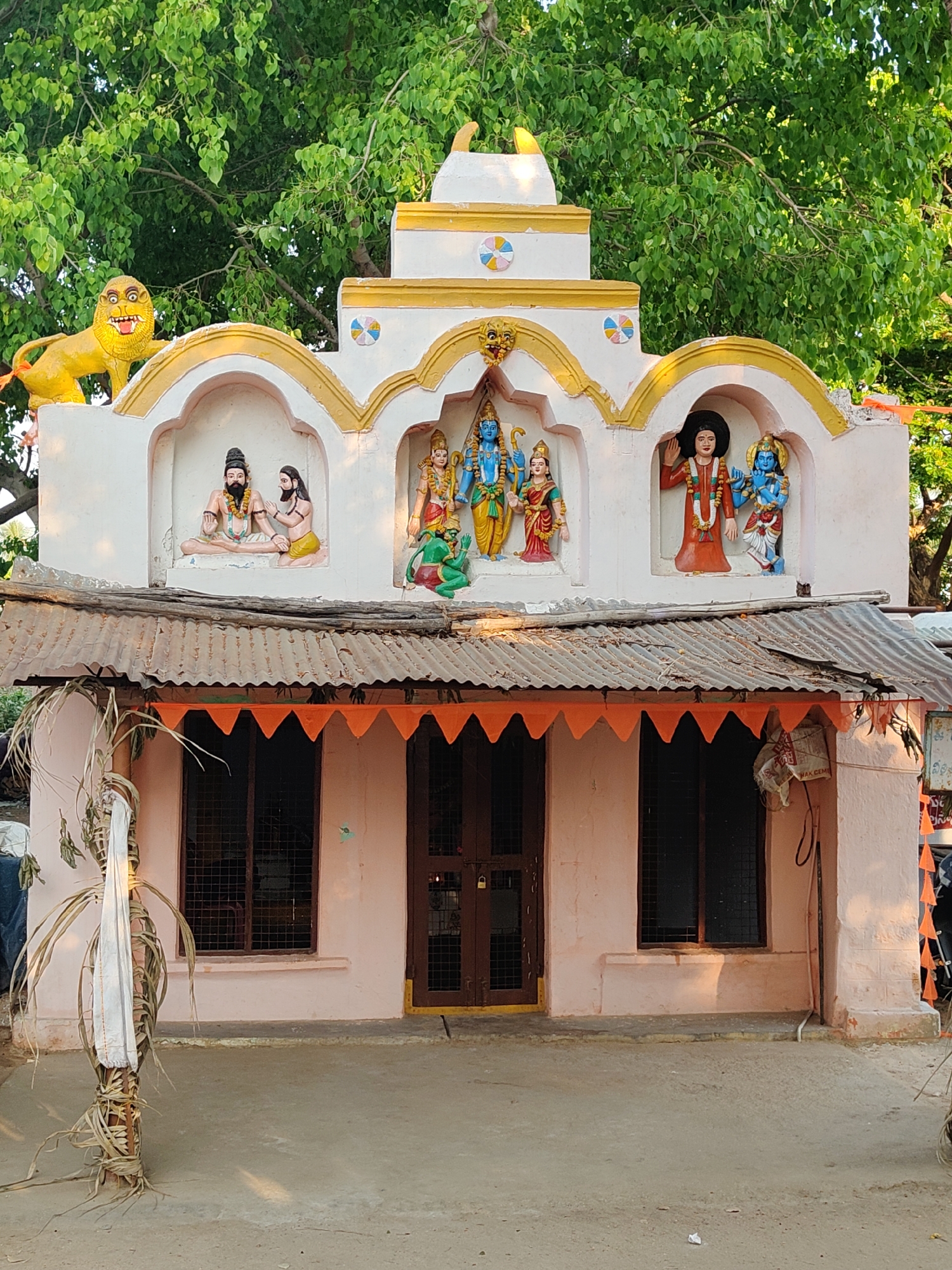 Village life captured in Mamillakunta: shrines, child, hen on scooter