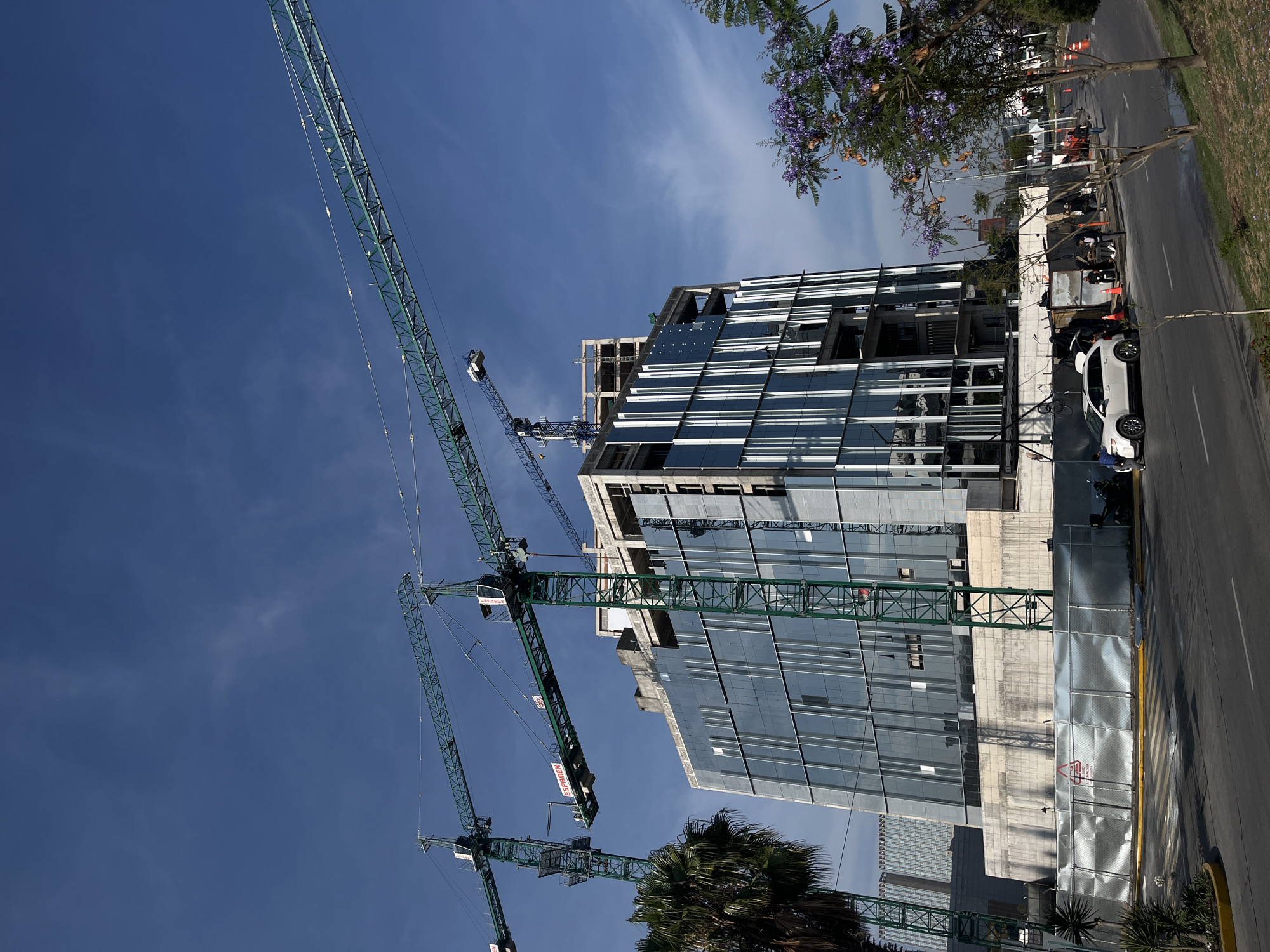 Construction continues on multi-story building in Puebla, Mexico
