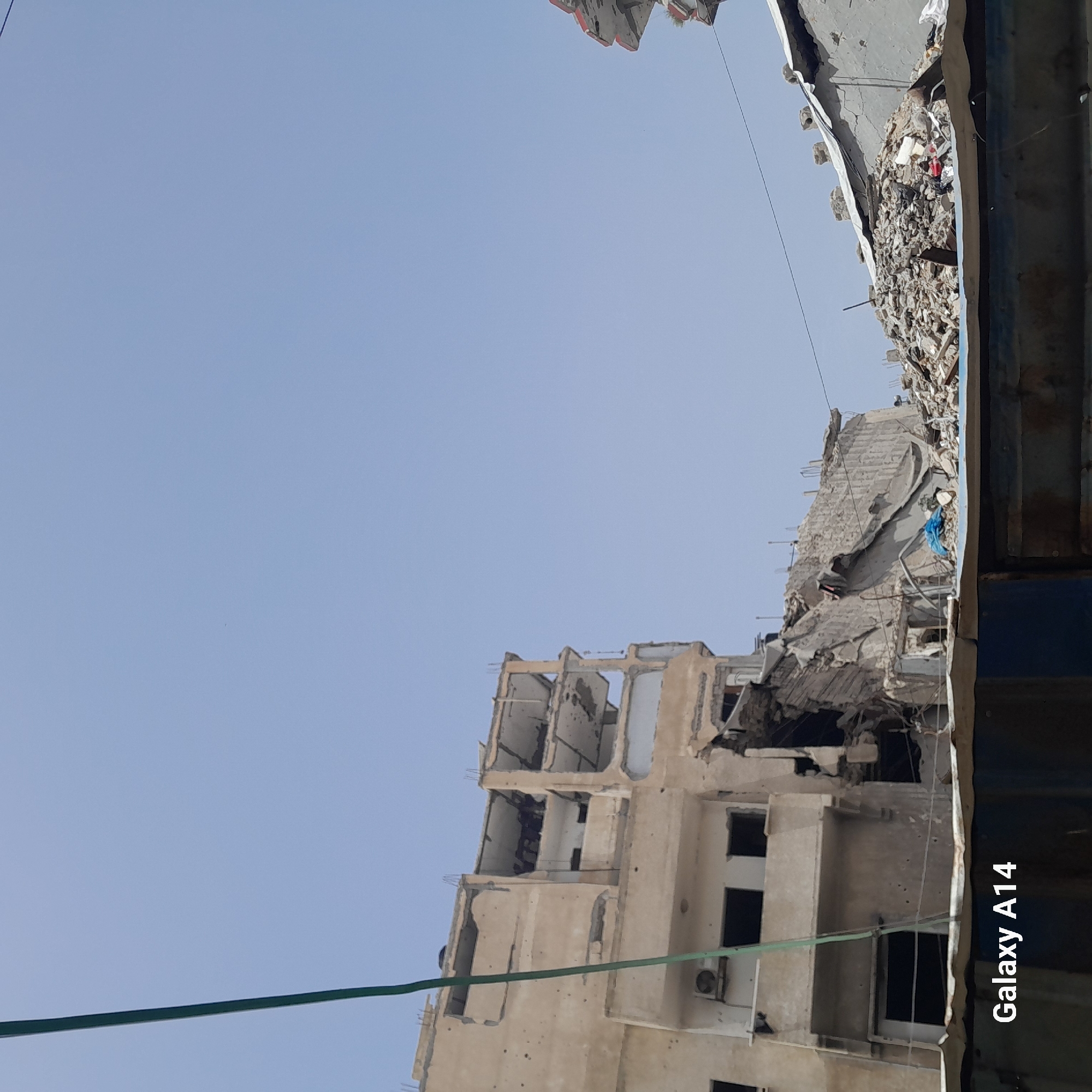 Khan Yunis markets operate amid widespread building destruction